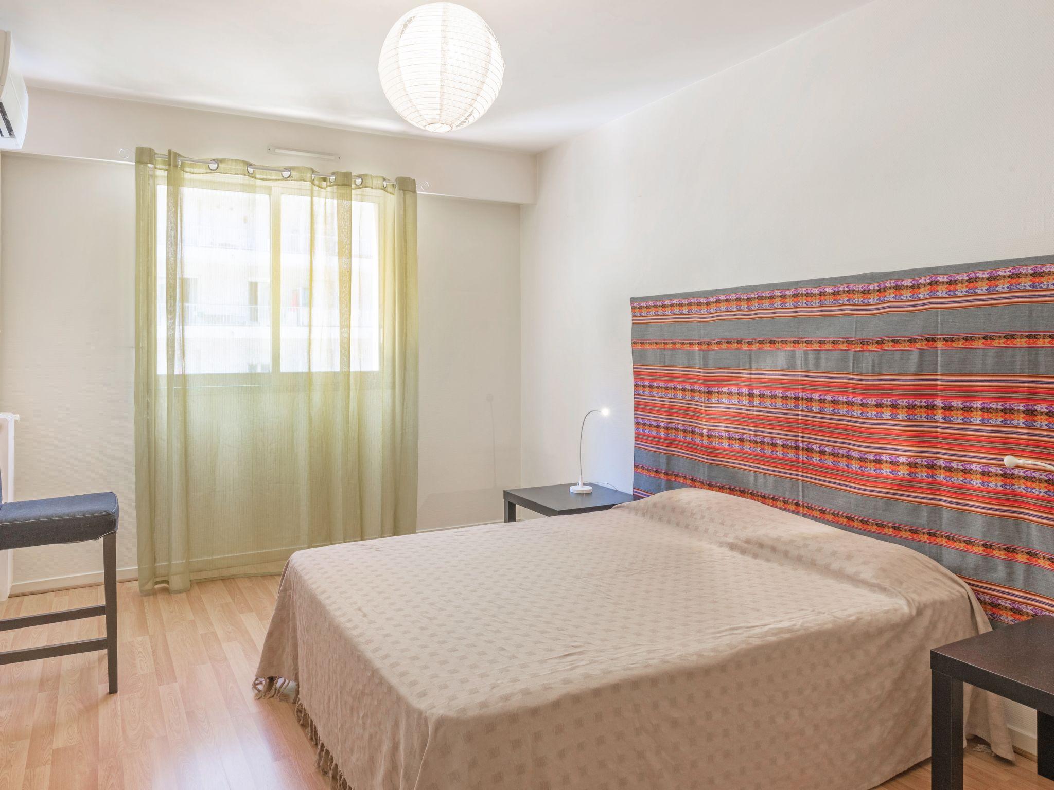 Foto 5 - Appartamento con 1 camera da letto a Mentone con terrazza e vista mare