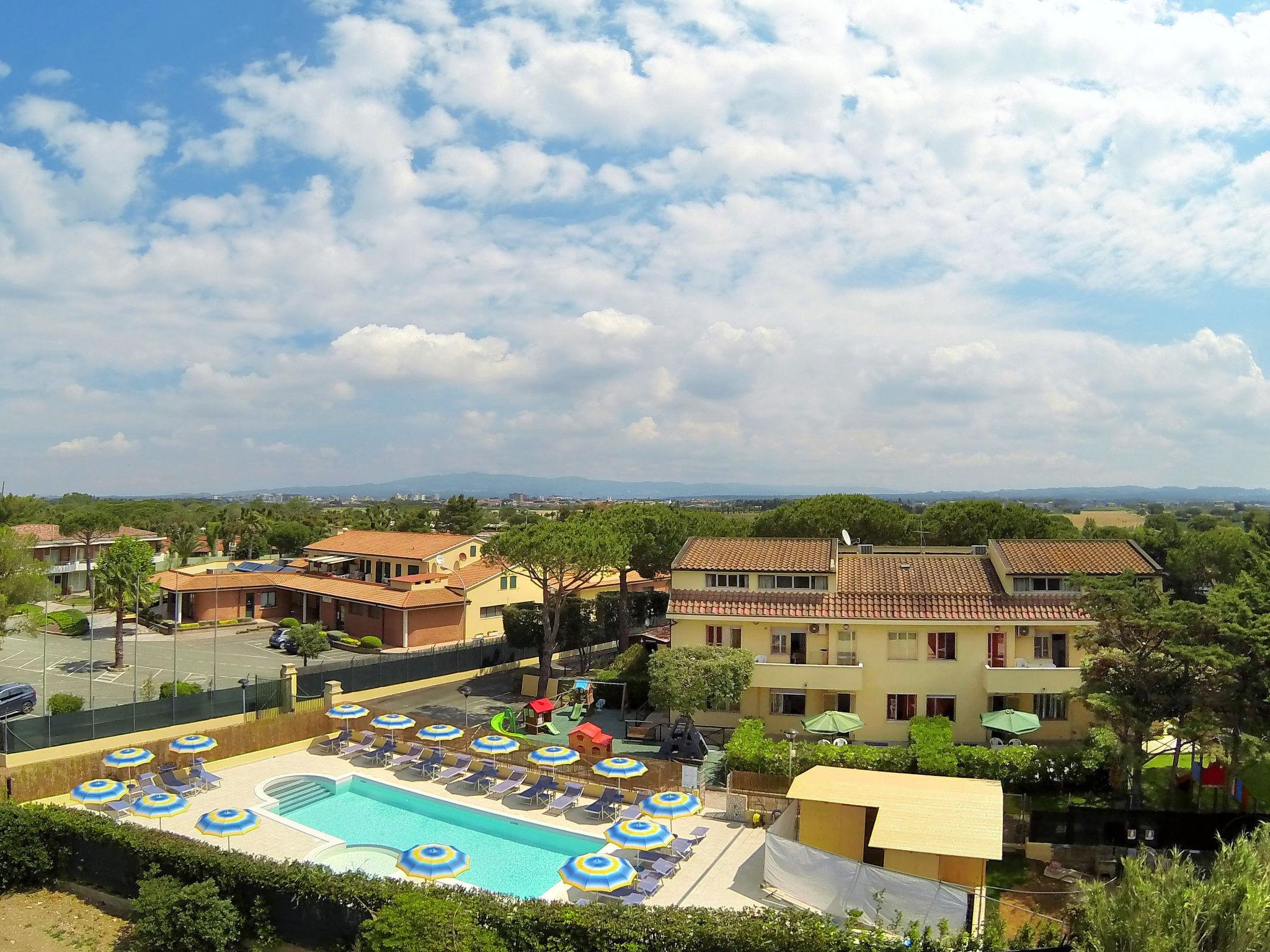 Foto 17 - Apartamento de 2 quartos em Cecina com piscina e vistas do mar