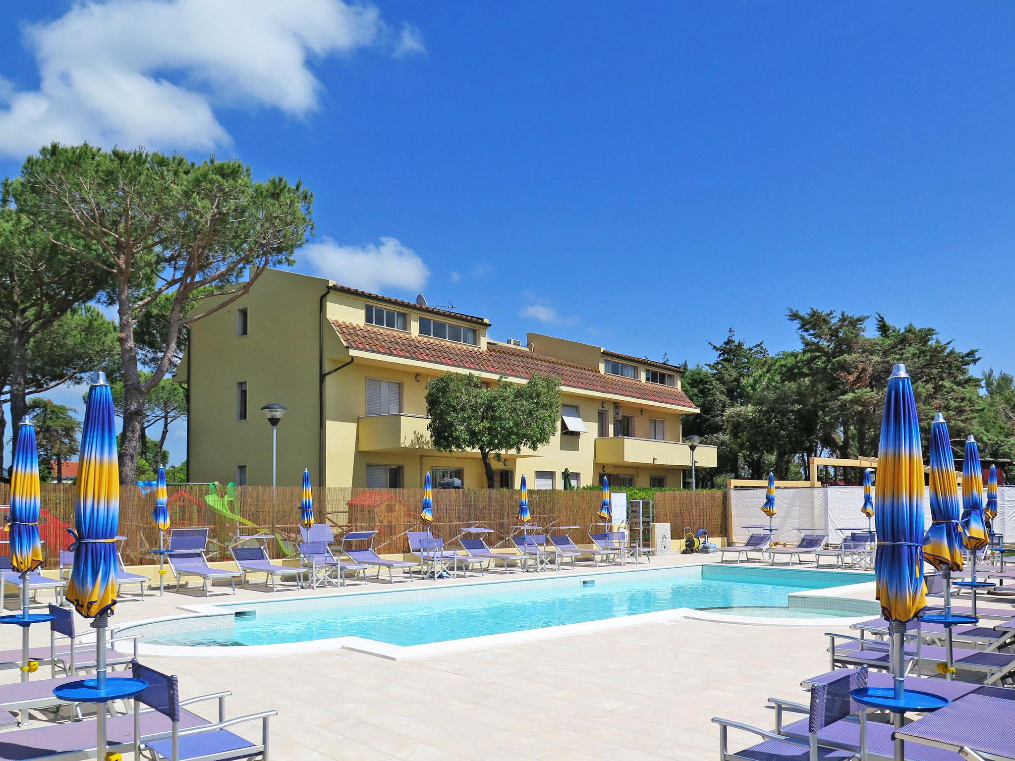 Photo 1 - Appartement de 3 chambres à Cecina avec piscine et vues à la mer