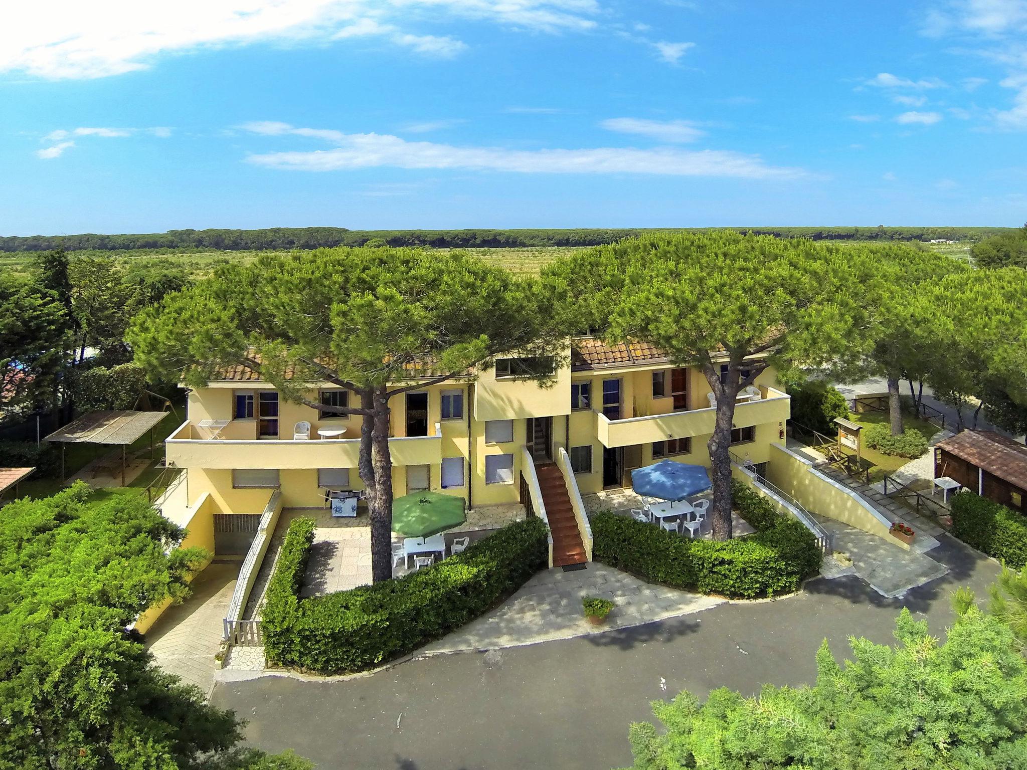Foto 22 - Apartamento de 3 habitaciones en Cecina con piscina y vistas al mar