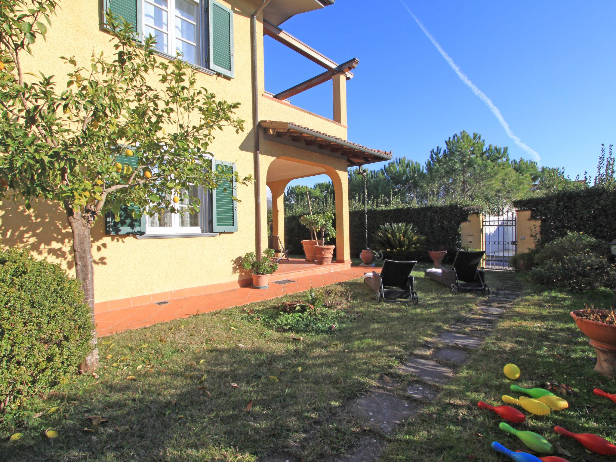 Photo 36 - 4 bedroom House in Forte dei Marmi with garden and sea view