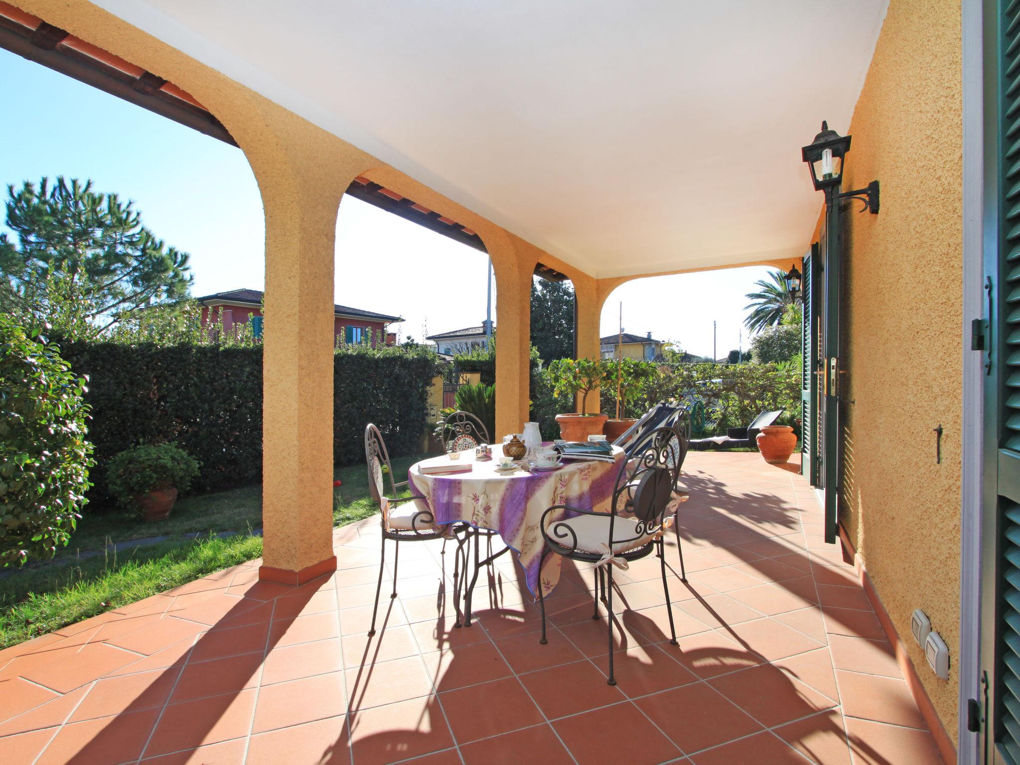 Photo 4 - Maison de 4 chambres à Forte dei Marmi avec jardin et vues à la mer