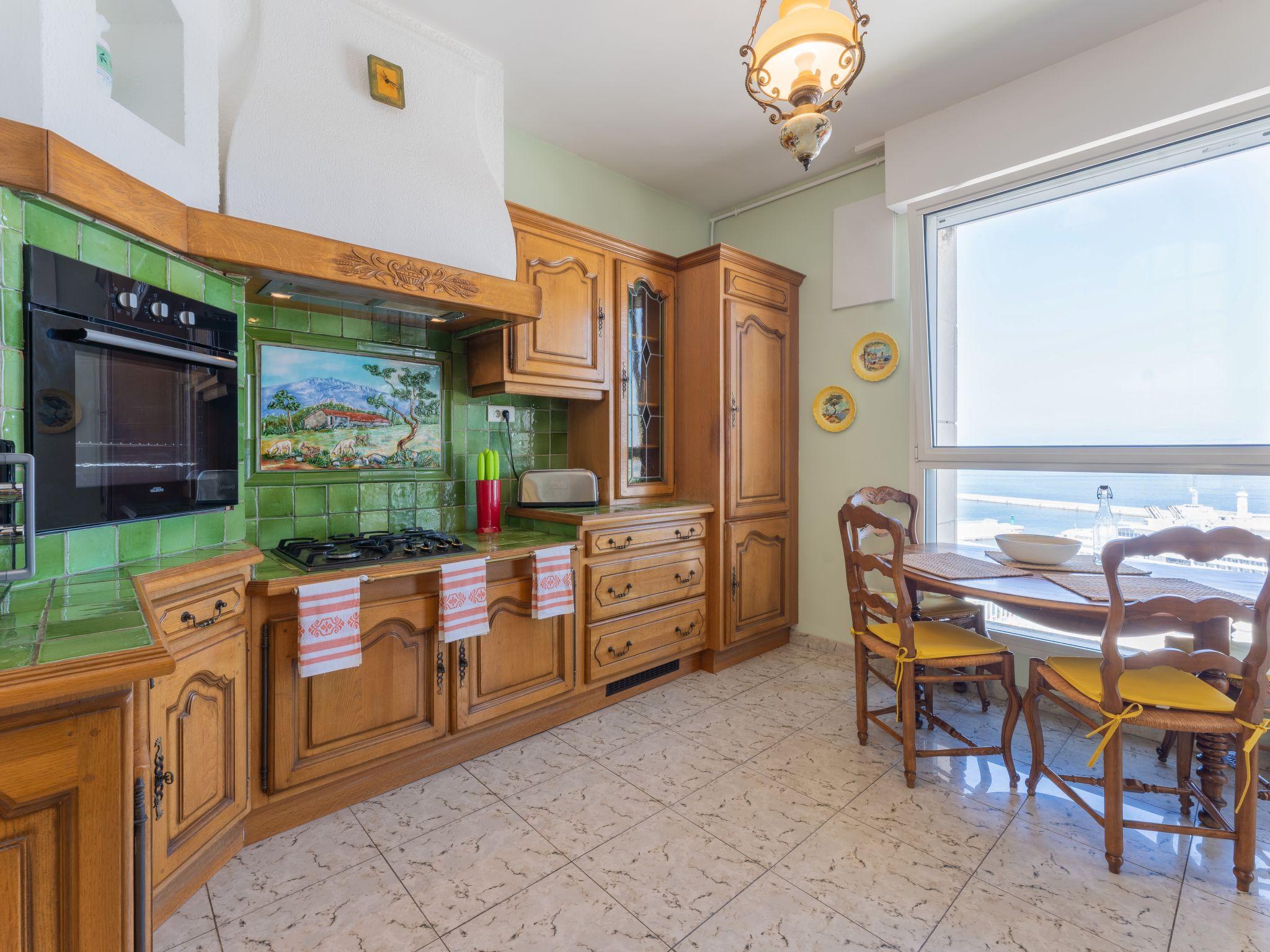 Photo 12 - 2 bedroom Apartment in Marseille with sea view