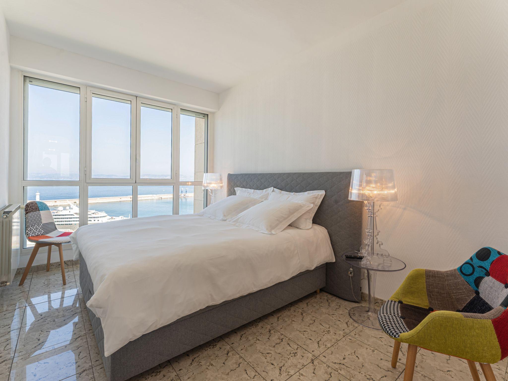 Foto 17 - Appartamento con 2 camere da letto a Marsiglia con vista mare