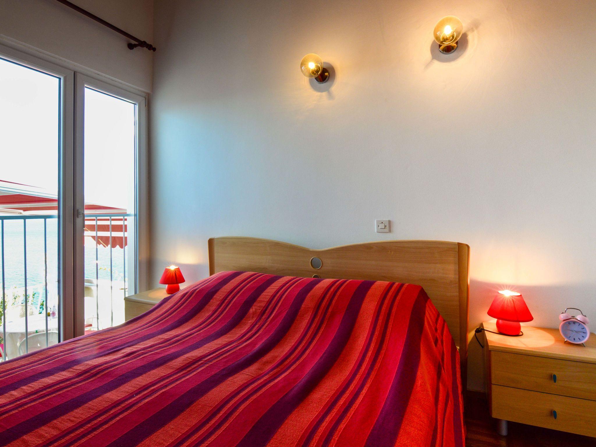 Foto 10 - Appartamento con 2 camere da letto a Omiš con terrazza e vista mare