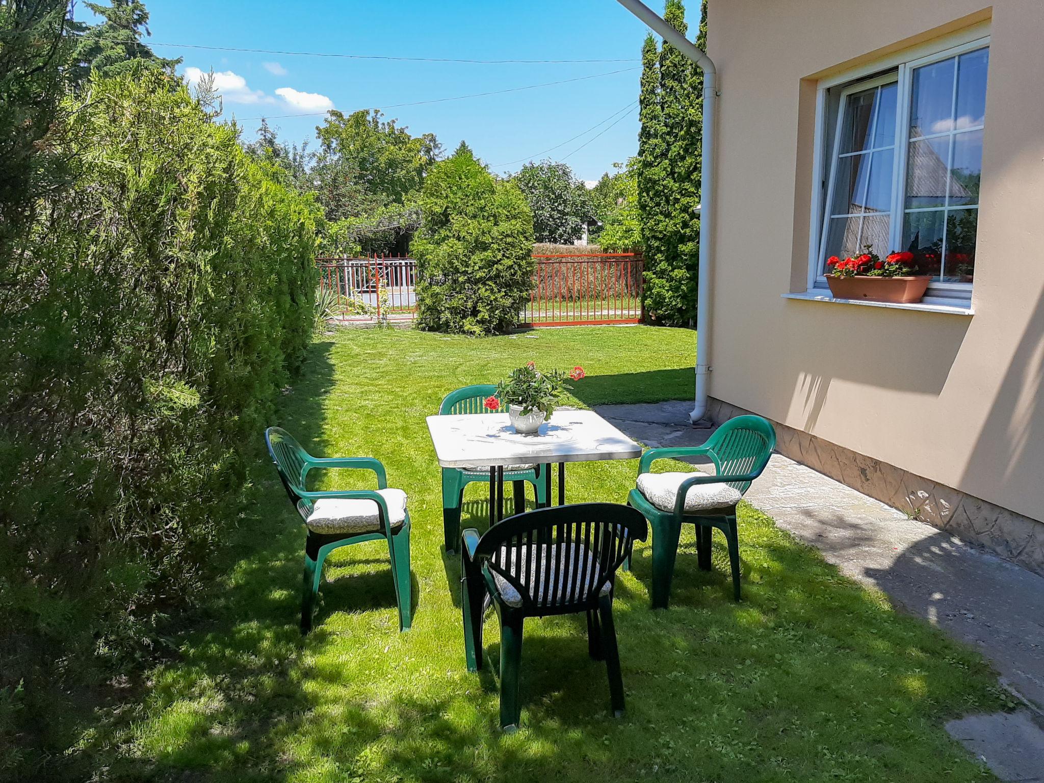 Photo 2 - Appartement de 3 chambres à Balatonmáriafürdő avec jardin