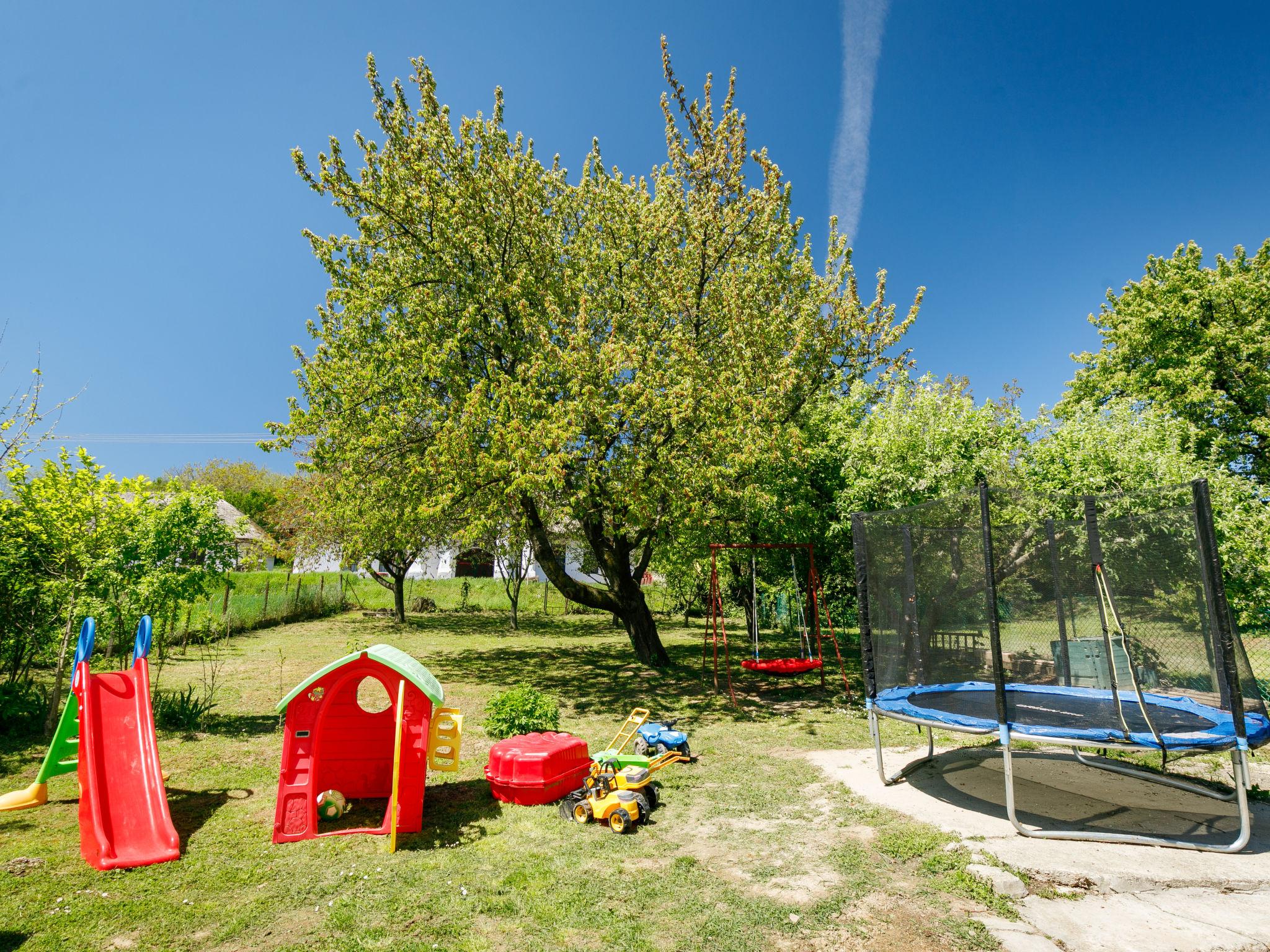 Photo 21 - Maison de 1 chambre à Fonyód avec piscine privée et jardin