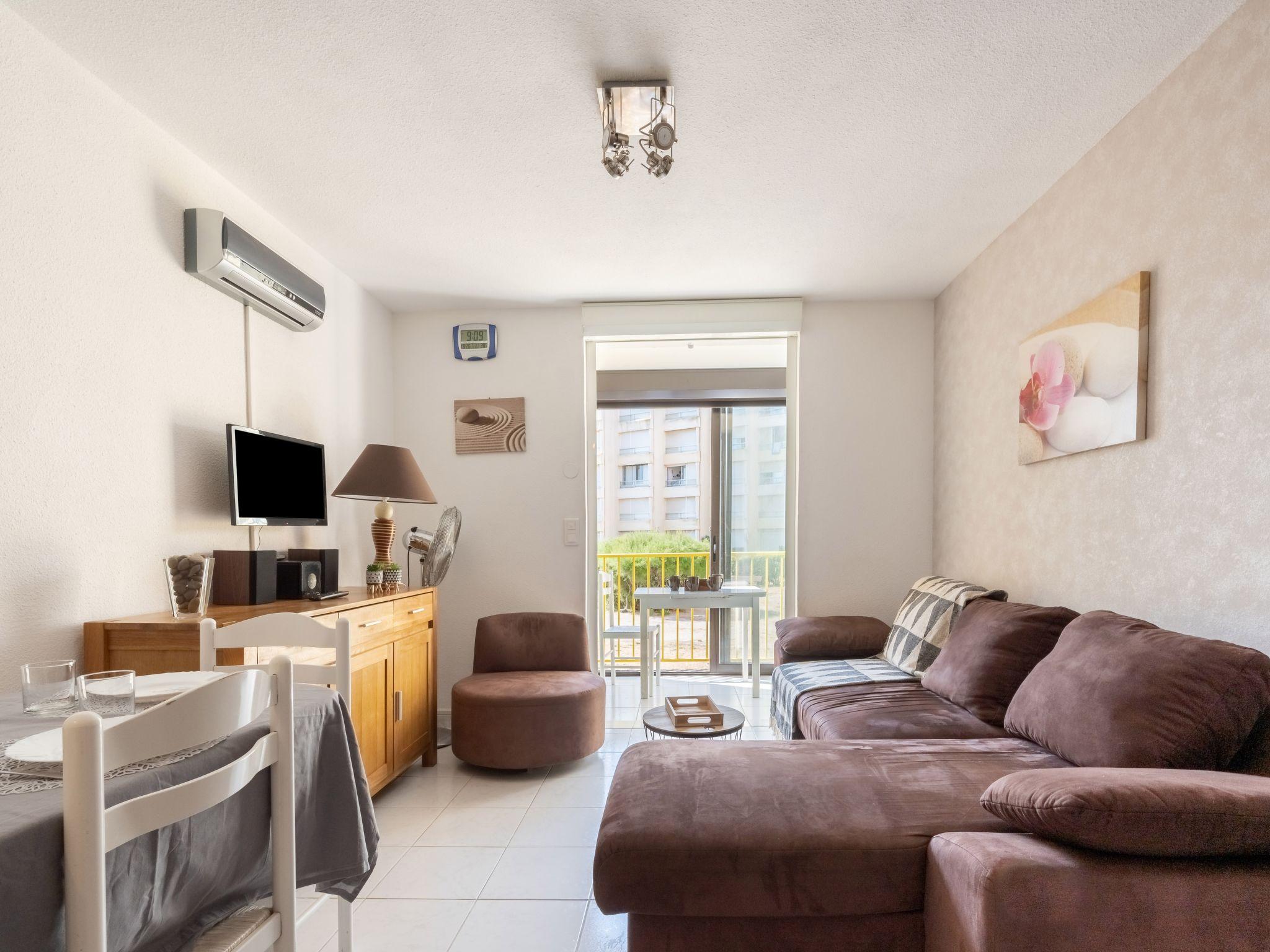 Foto 3 - Apartment mit 1 Schlafzimmer in Le Barcarès mit blick aufs meer