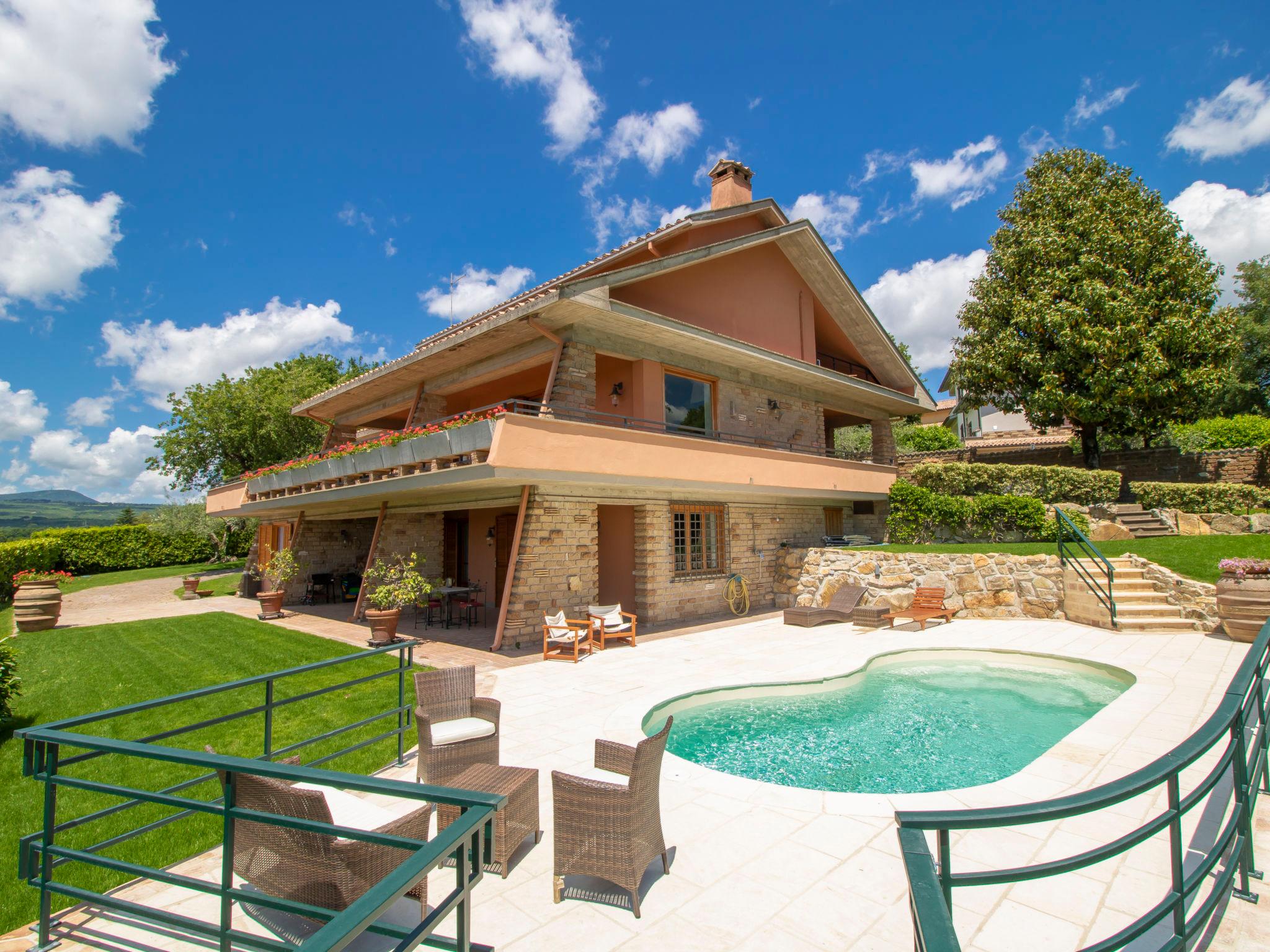 Photo 1 - Maison de 6 chambres à Sutri avec piscine privée et vues sur la montagne