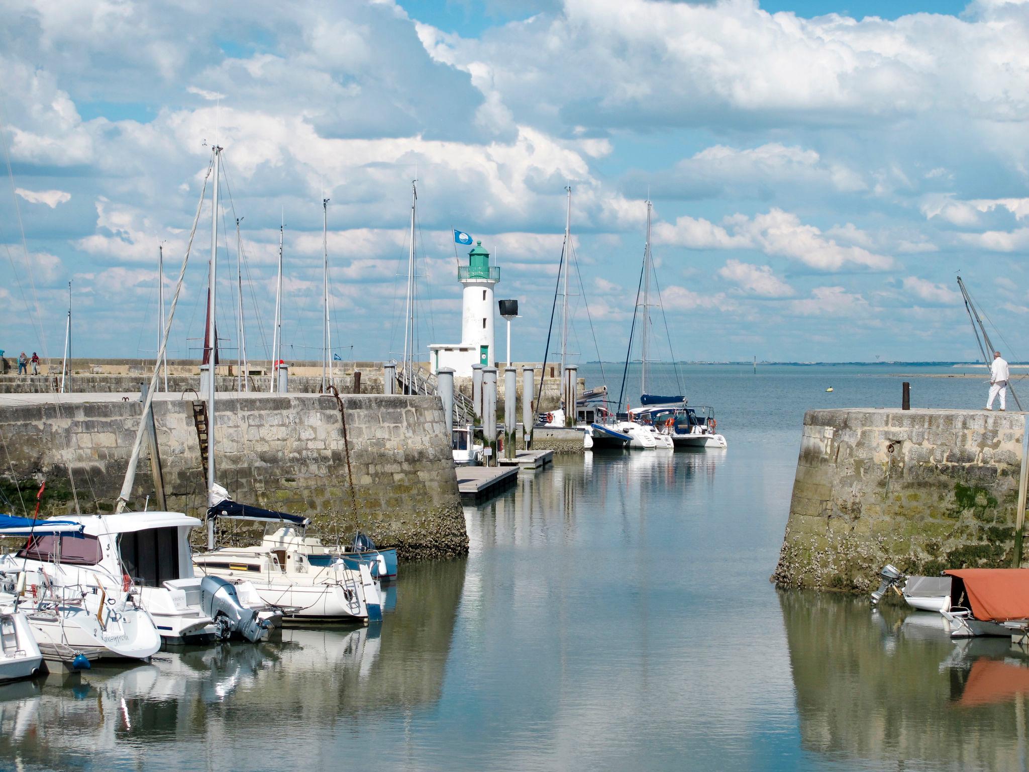 Foto 18 - Haus mit 1 Schlafzimmer in La Flotte mit terrasse und blick aufs meer