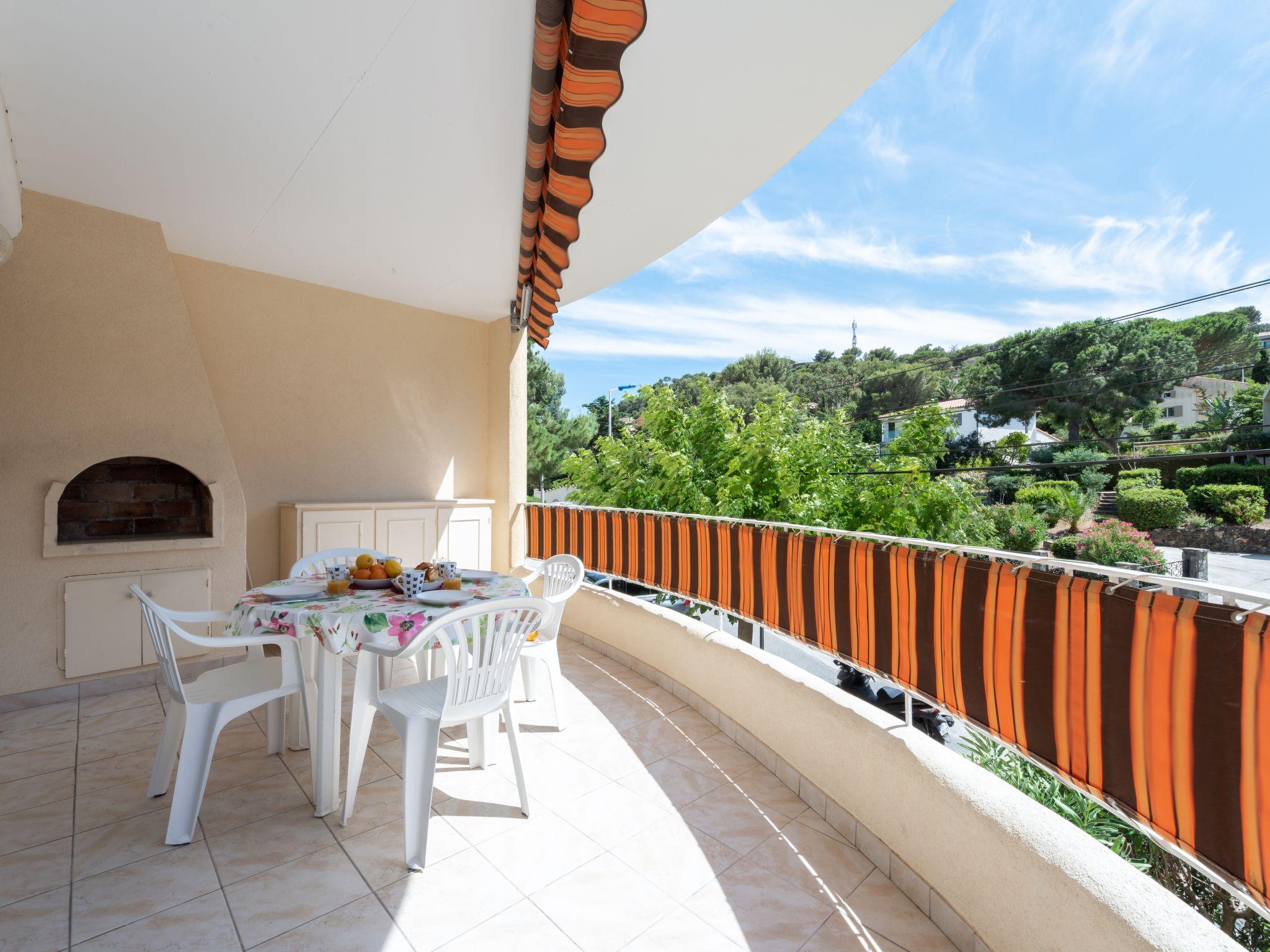 Photo 2 - Appartement de 2 chambres à Cavalaire-sur-Mer avec jardin et vues à la mer