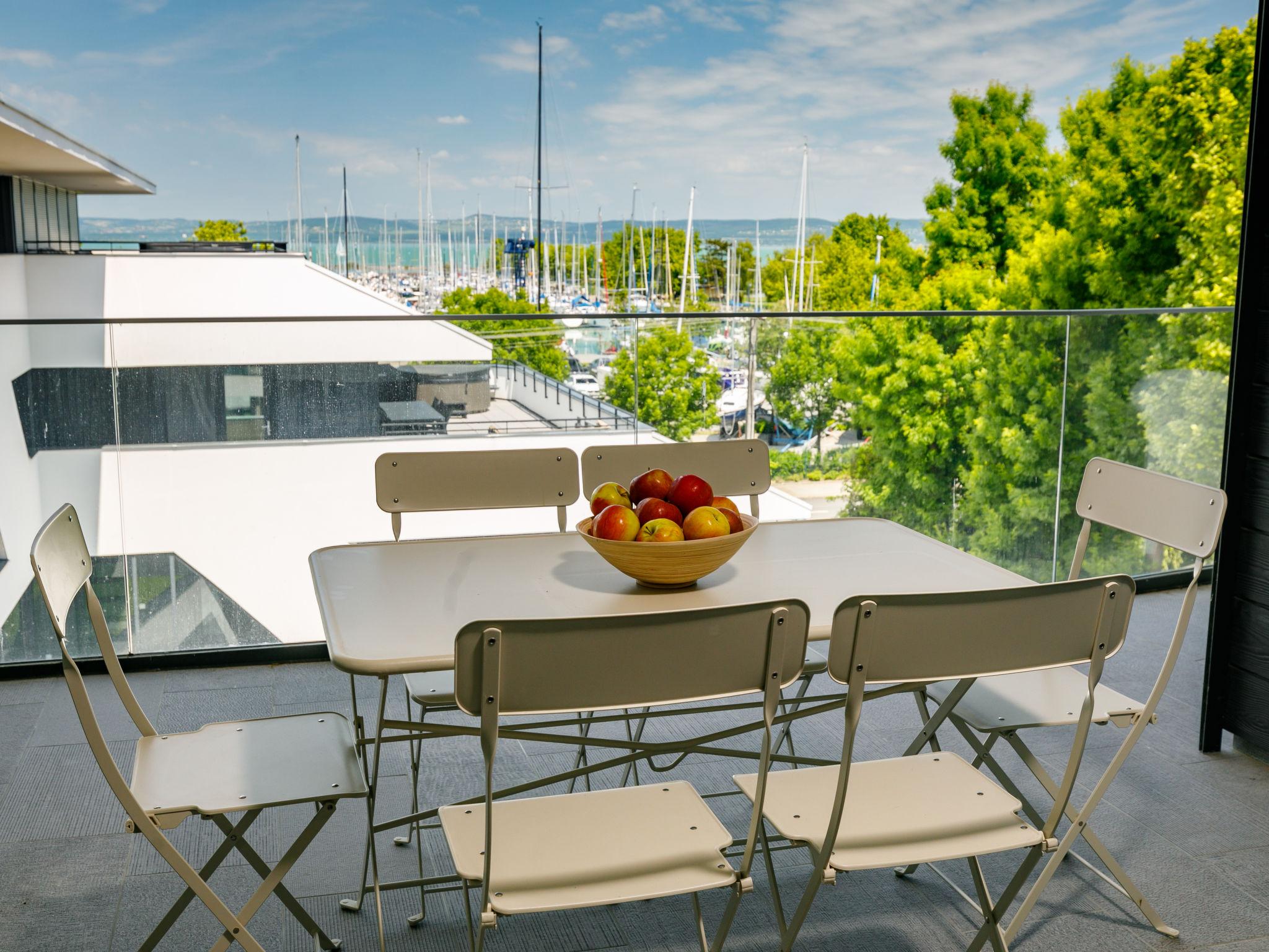 Foto 2 - Appartamento con 2 camere da letto a Balatonszemes con piscina e giardino