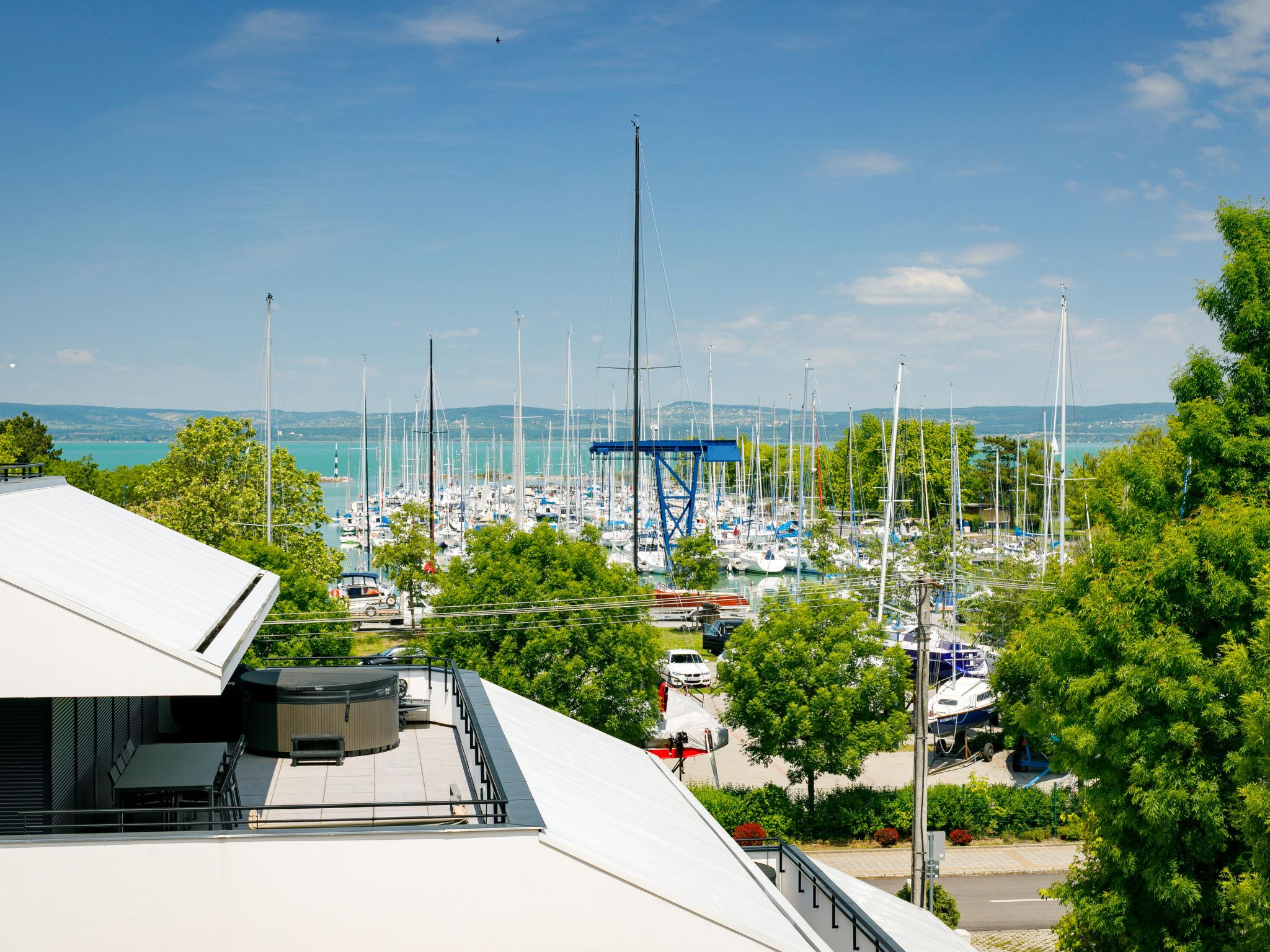 Foto 22 - Apartamento de 2 quartos em Balatonszemes com piscina e vista para a montanha