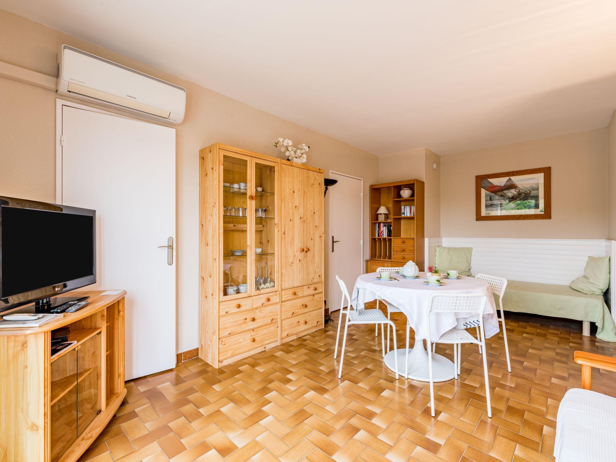 Foto 2 - Apartment mit 1 Schlafzimmer in Cavalaire-sur-Mer mit blick aufs meer