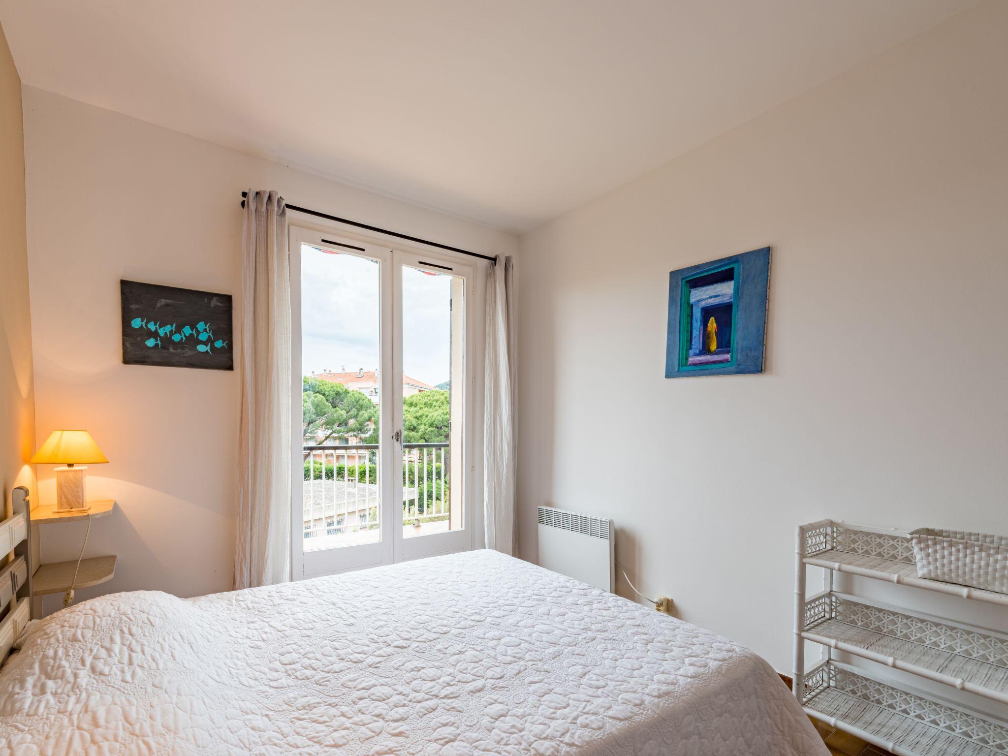 Foto 10 - Apartment mit 1 Schlafzimmer in Cavalaire-sur-Mer mit blick aufs meer