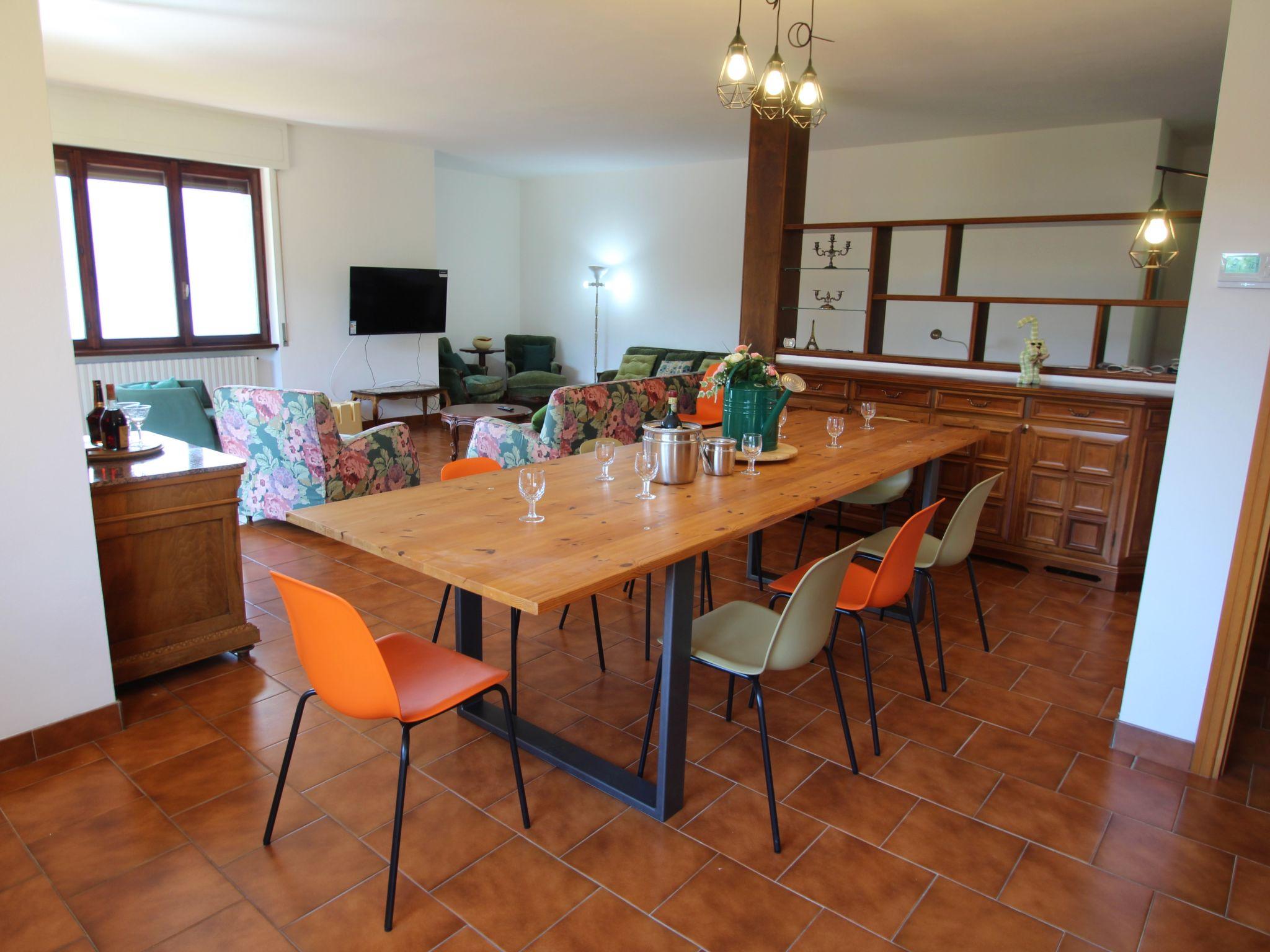 Photo 11 - 4 bedroom House in Porto Valtravaglia with private pool and garden