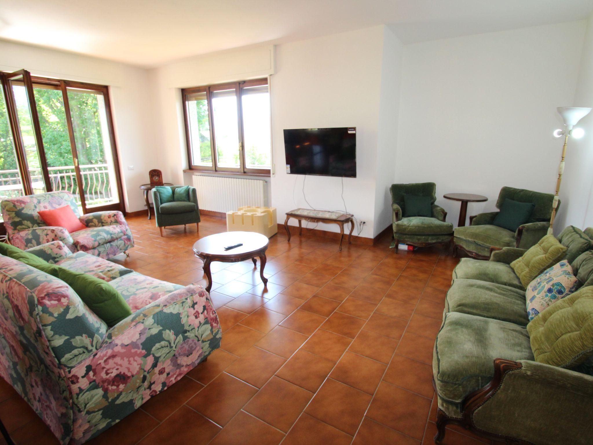 Photo 9 - 4 bedroom House in Porto Valtravaglia with private pool and garden