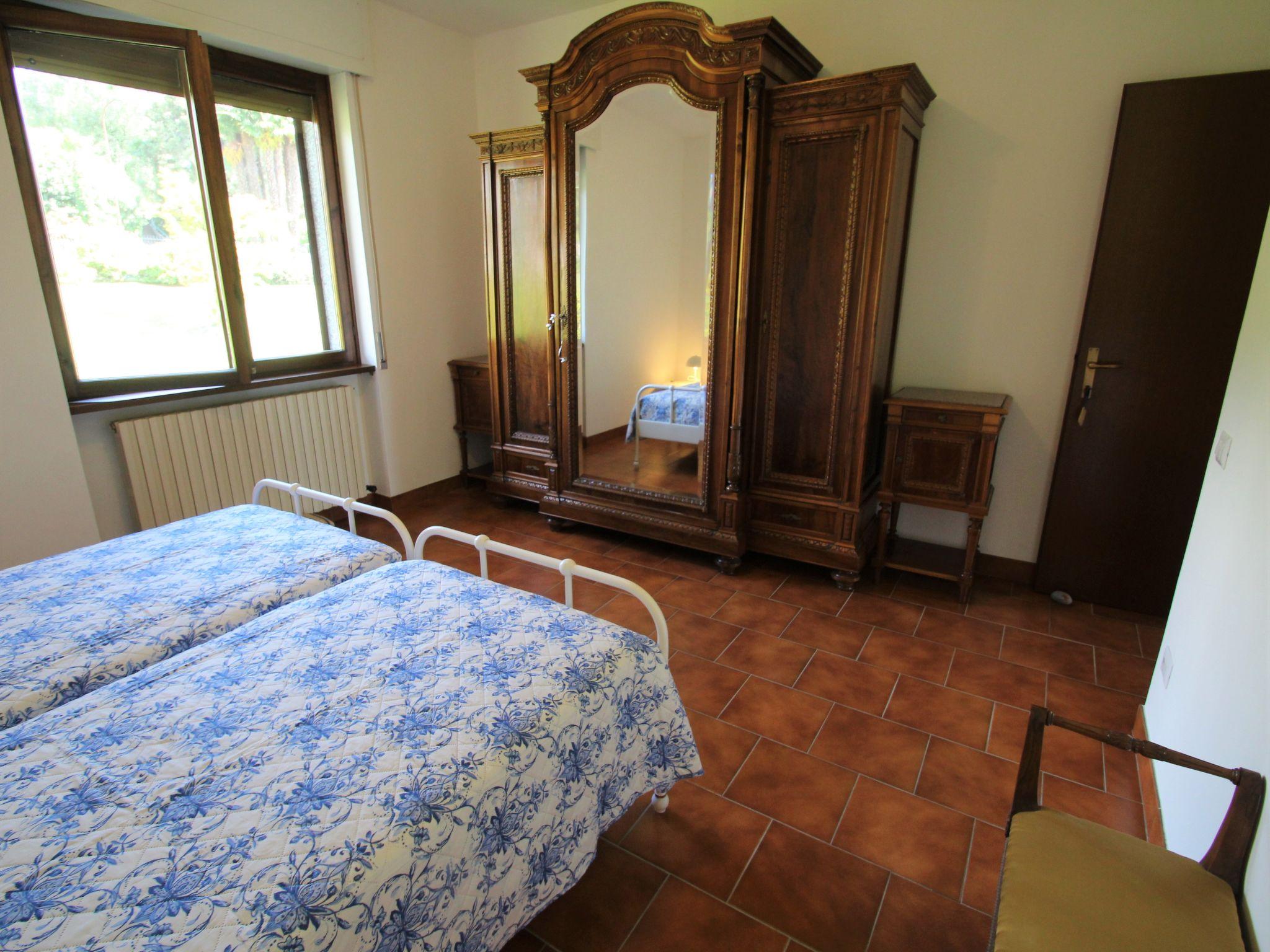 Photo 17 - 4 bedroom House in Porto Valtravaglia with private pool and garden