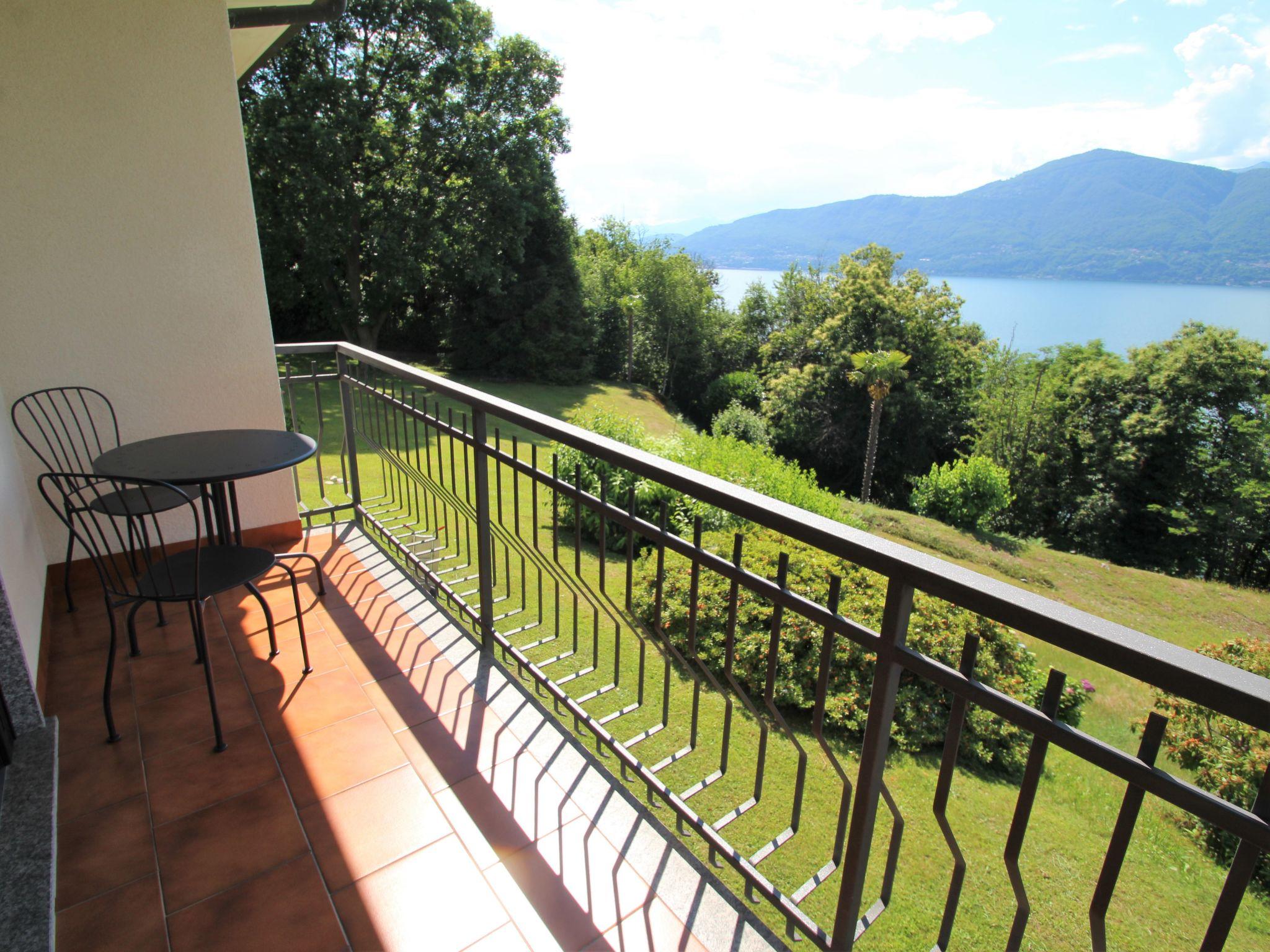 Photo 20 - 4 bedroom House in Porto Valtravaglia with private pool and mountain view