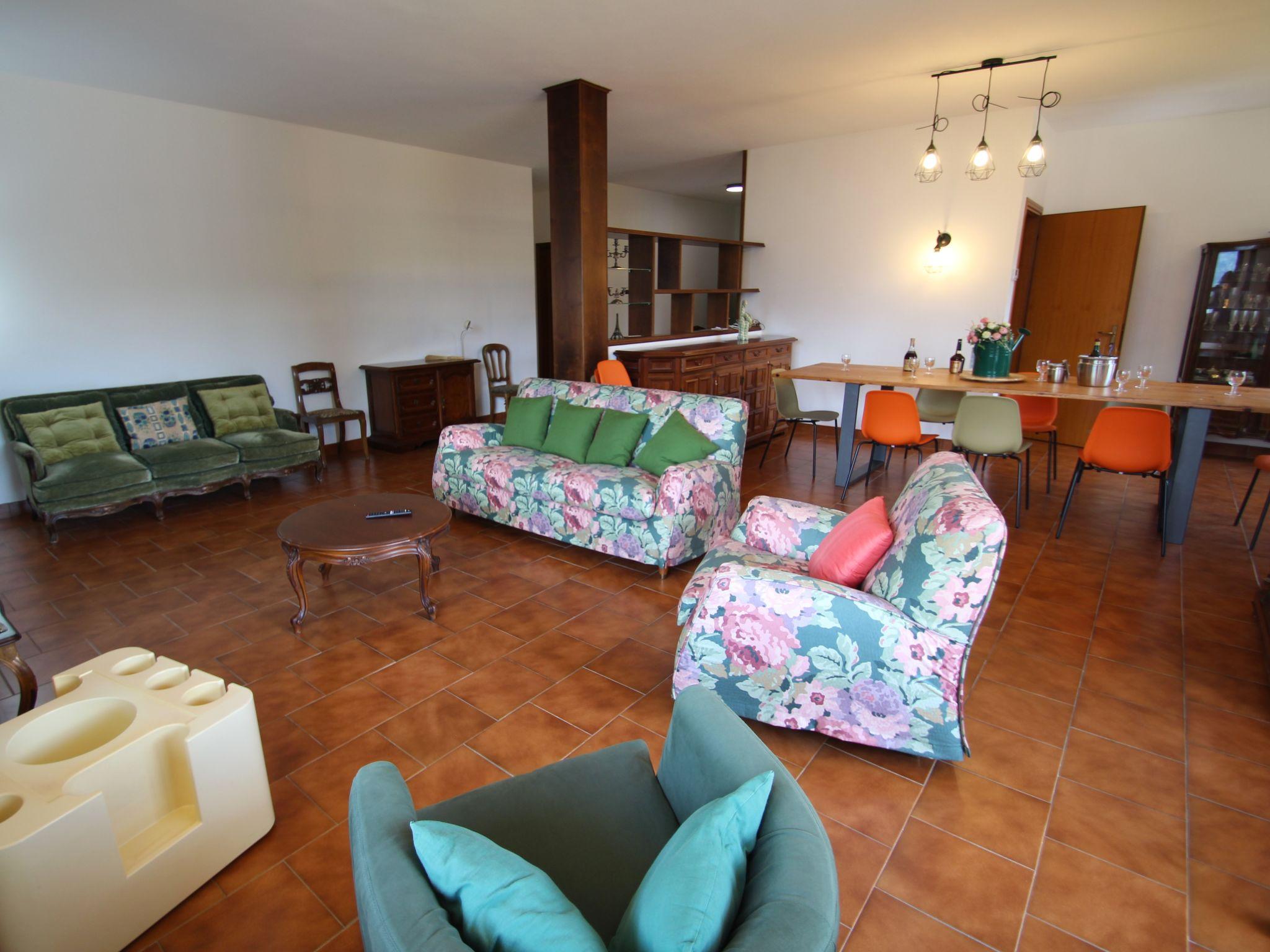 Photo 8 - 4 bedroom House in Porto Valtravaglia with private pool and garden