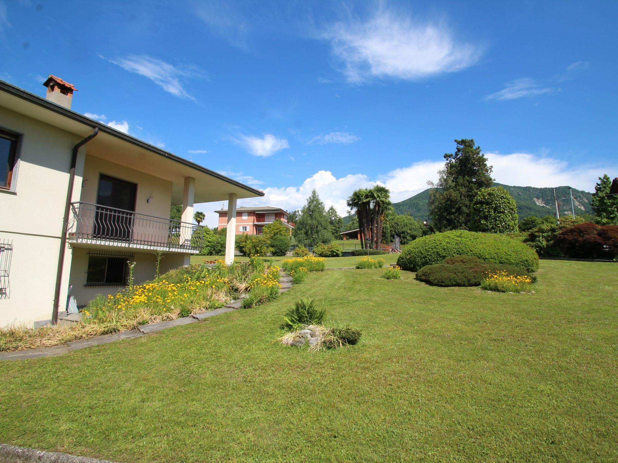 Foto 35 - Casa de 4 habitaciones en Porto Valtravaglia con piscina privada y vistas a la montaña