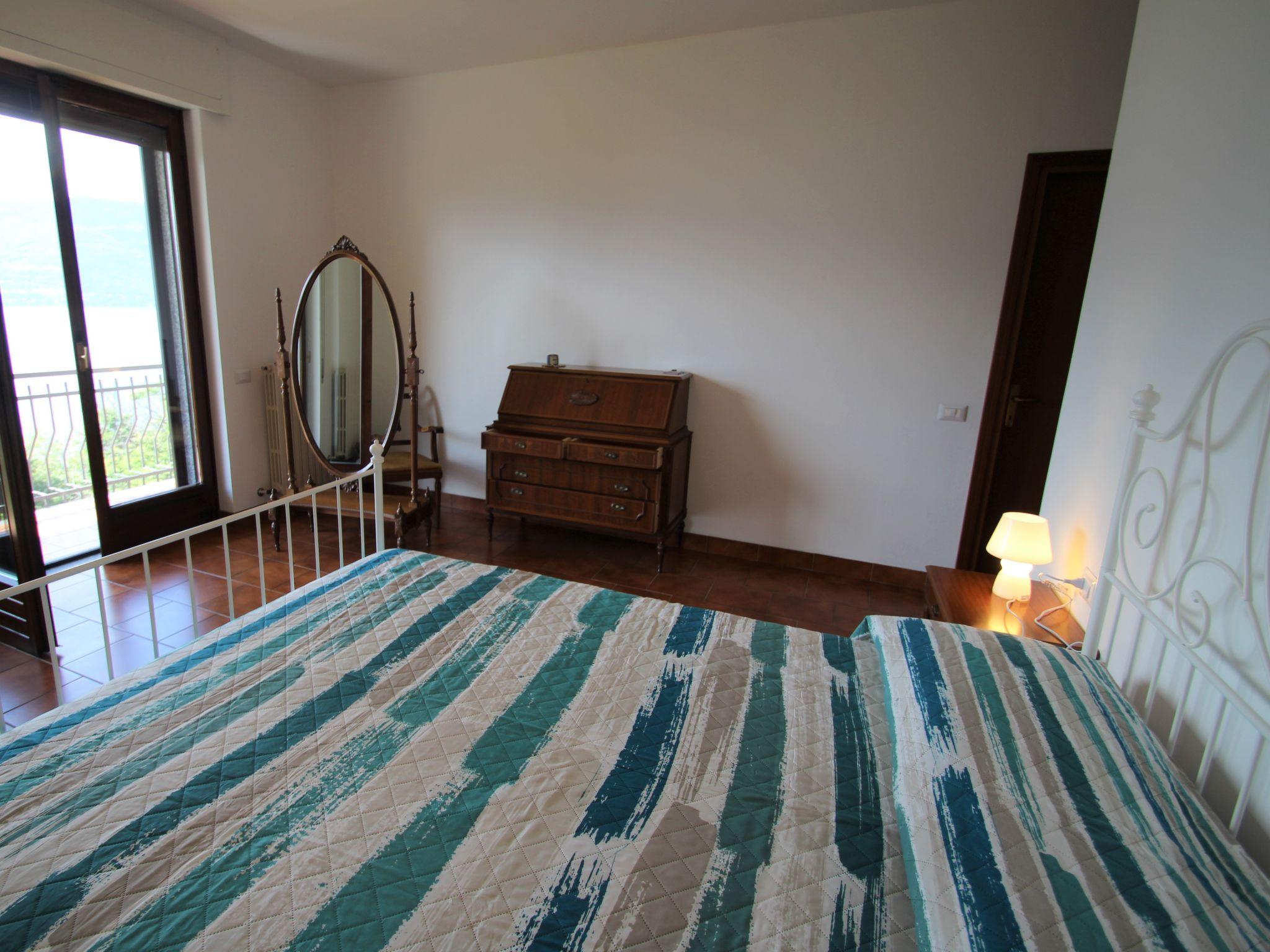 Foto 19 - Casa con 4 camere da letto a Porto Valtravaglia con piscina privata e vista sulle montagne