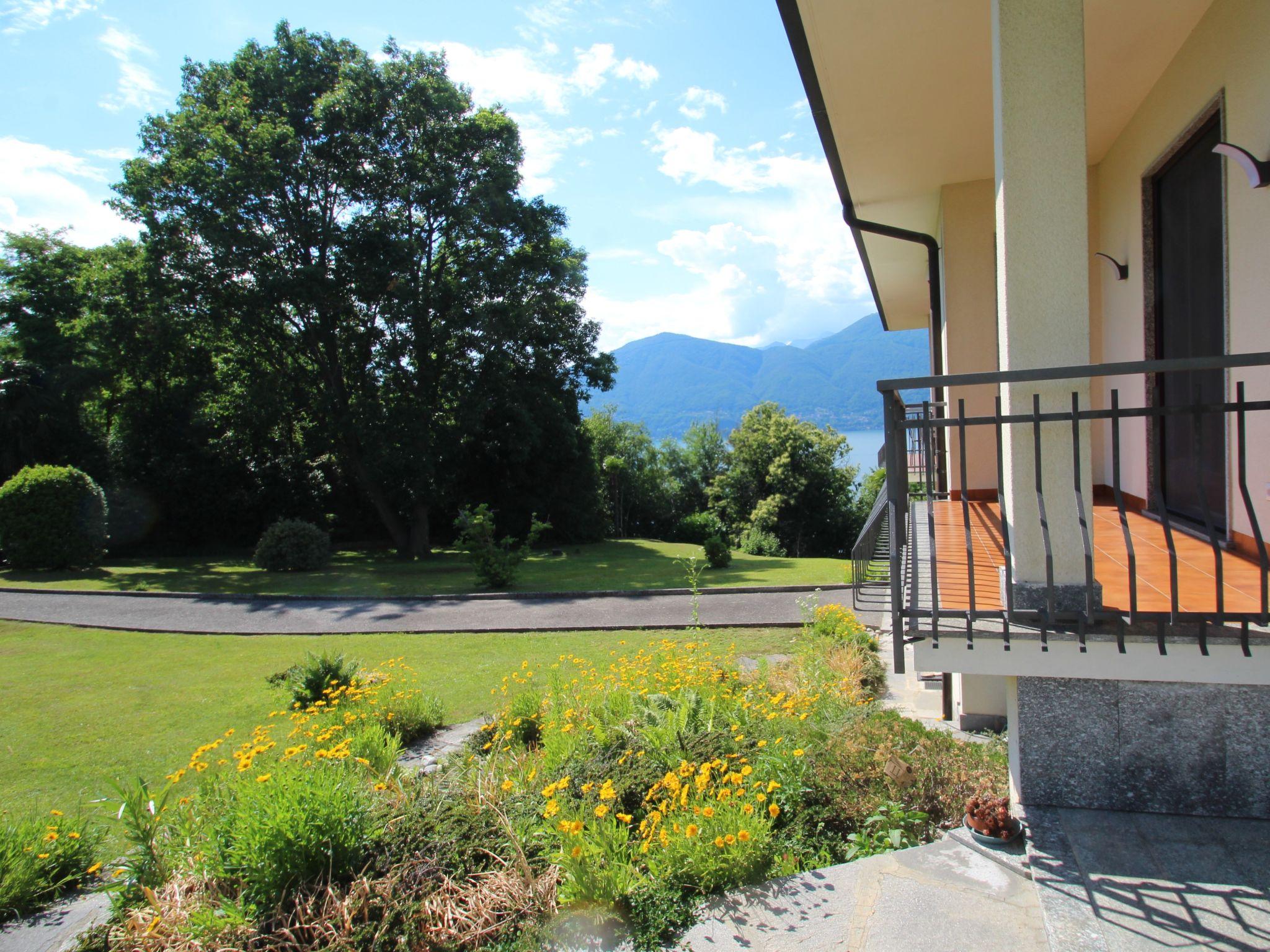 Foto 29 - Casa con 4 camere da letto a Porto Valtravaglia con piscina privata e vista sulle montagne