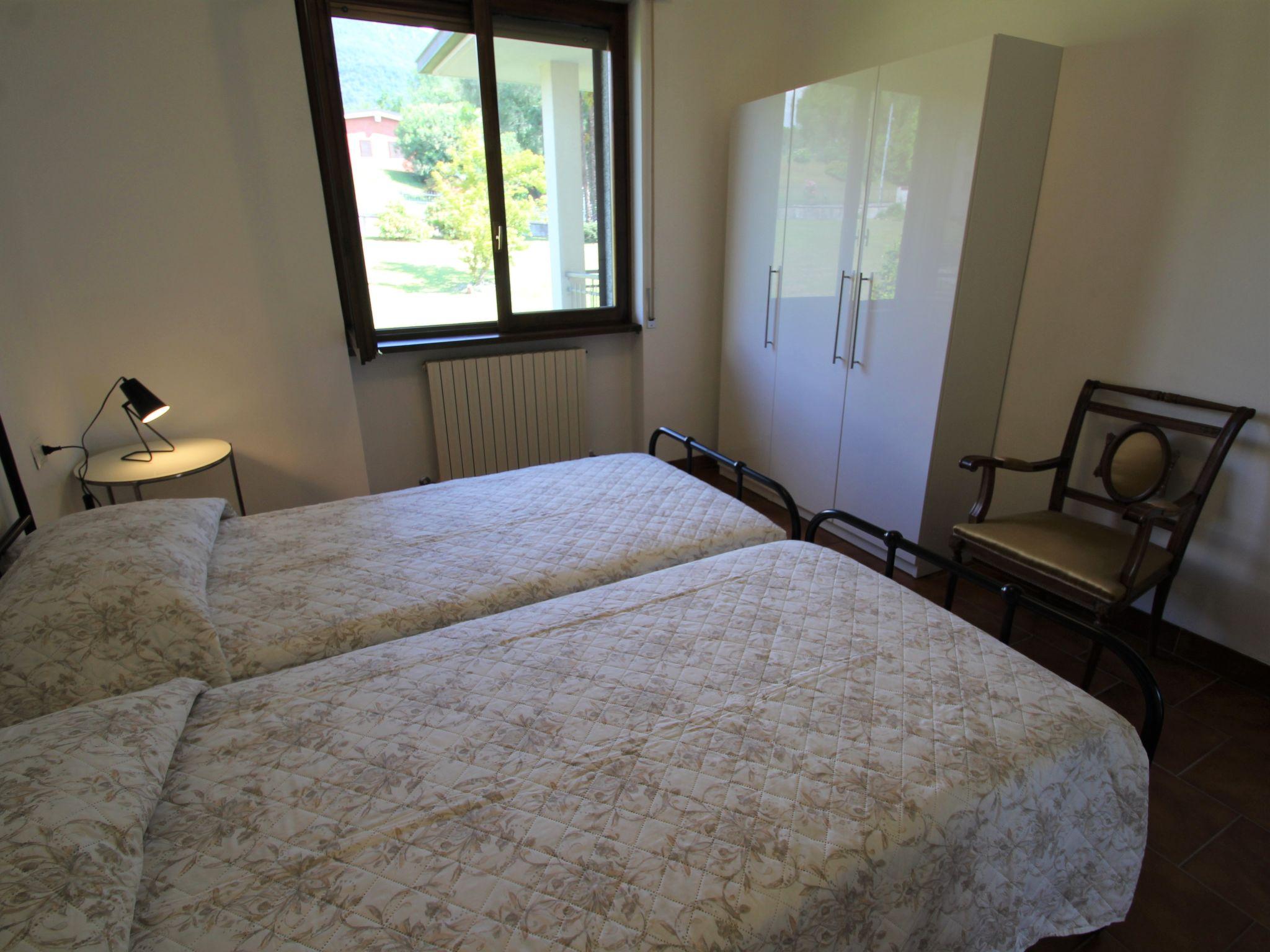 Photo 21 - 4 bedroom House in Porto Valtravaglia with private pool and garden