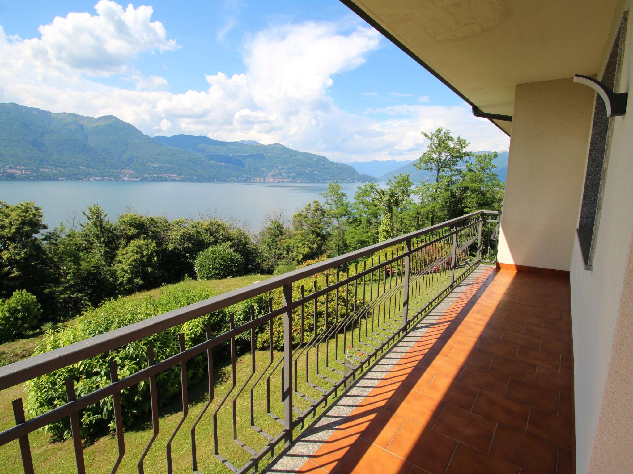 Foto 7 - Casa con 4 camere da letto a Porto Valtravaglia con piscina privata e vista sulle montagne