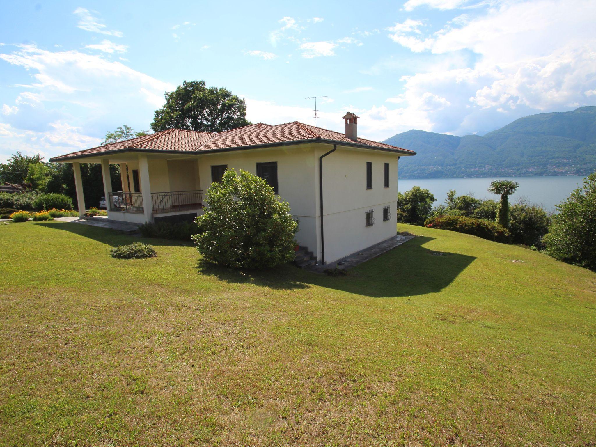 Foto 33 - Casa con 4 camere da letto a Porto Valtravaglia con piscina privata e vista sulle montagne