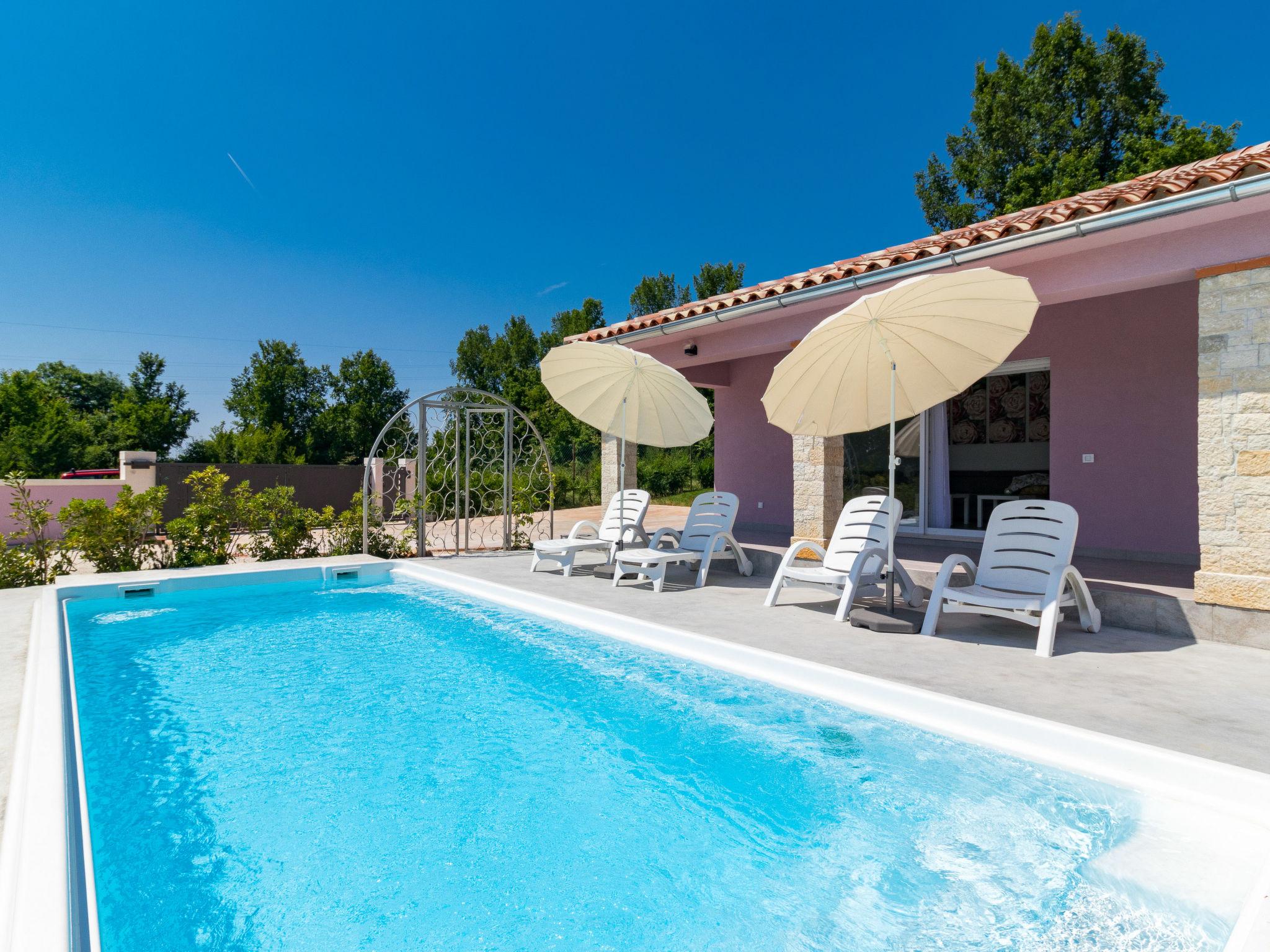 Foto 3 - Casa de 3 quartos em Svetvinčenat com piscina privada e vistas do mar