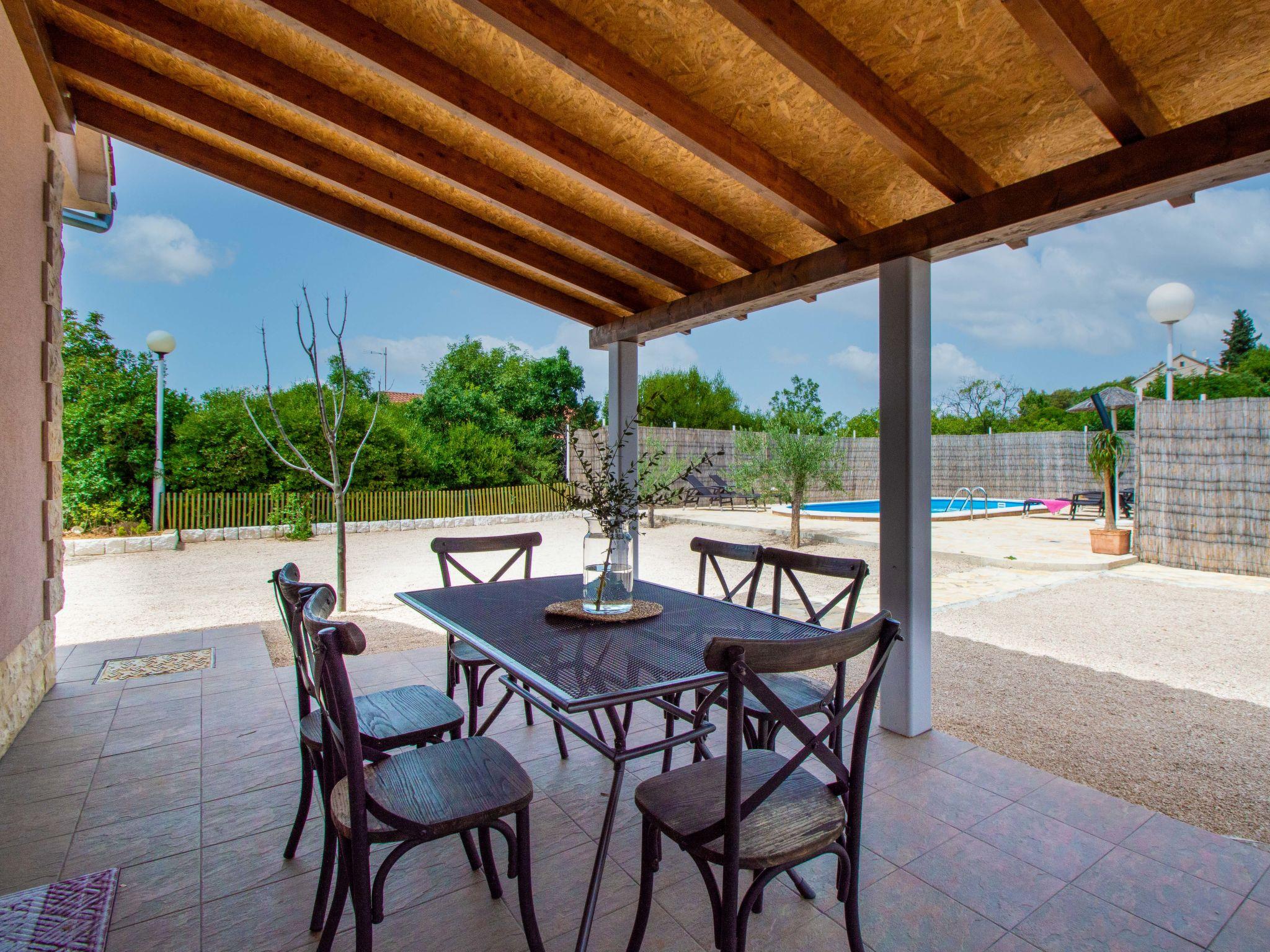 Foto 13 - Casa con 3 camere da letto a Sebenico con piscina privata e terrazza