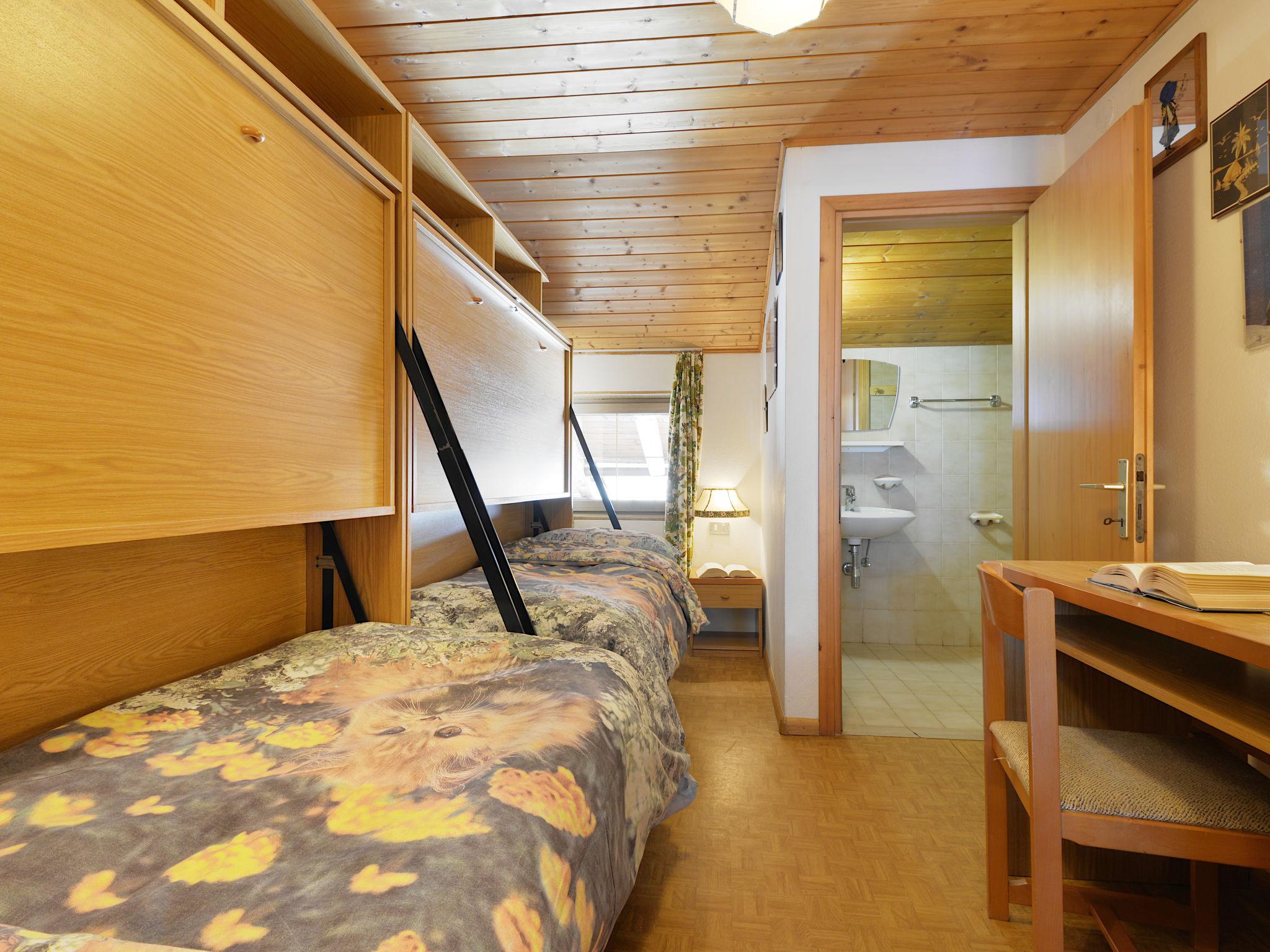 Foto 4 - Appartamento con 2 camere da letto a San Giovanni di Fassa-Sèn Jan con giardino