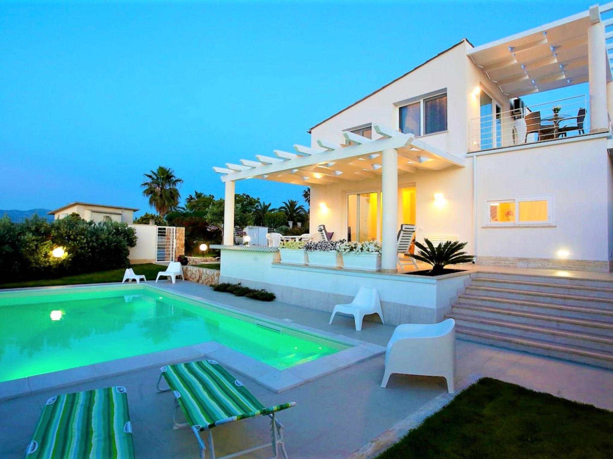 Foto 1 - Casa de 3 quartos em Alcamo com piscina privada e vistas do mar