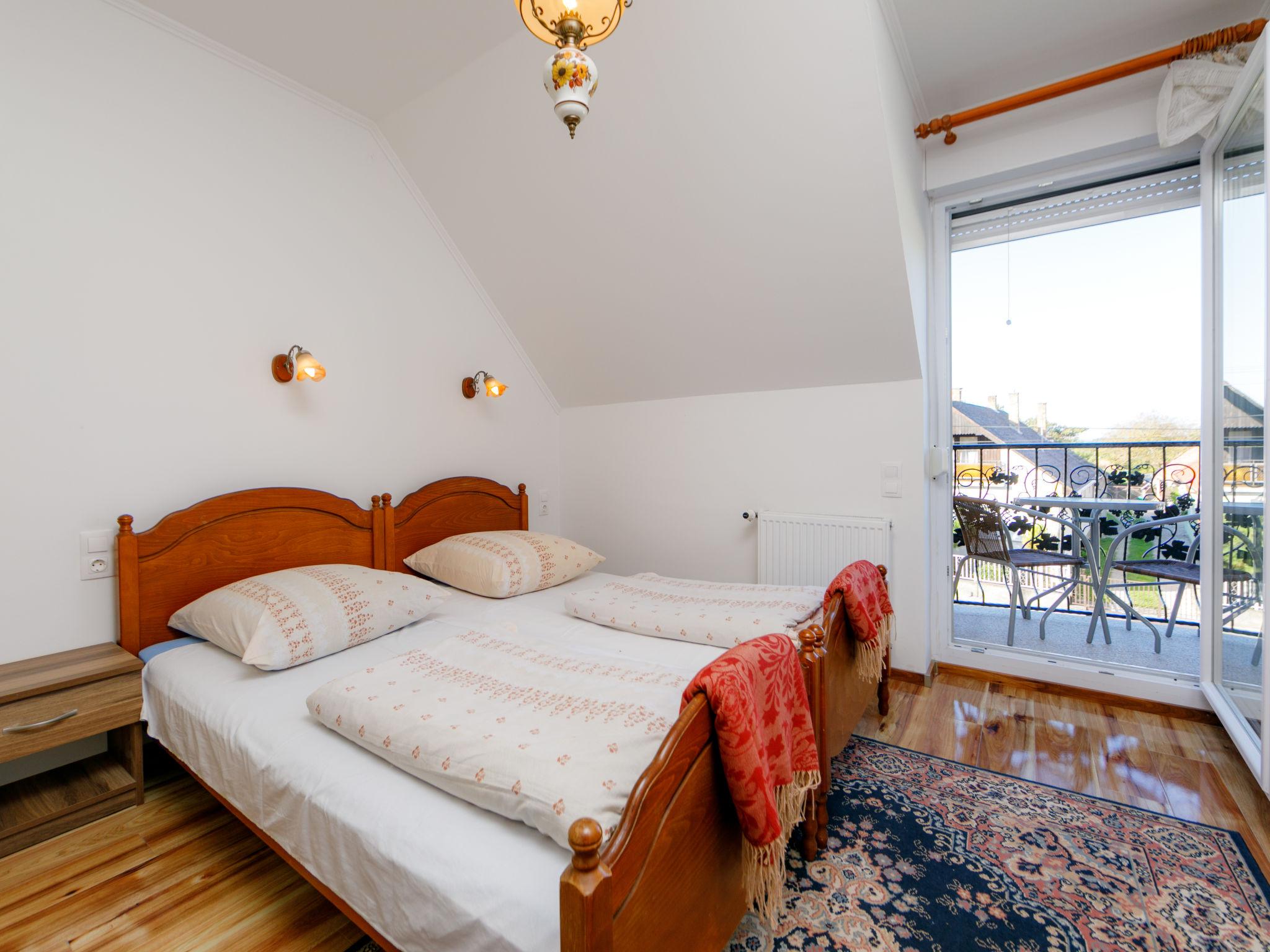 Foto 5 - Appartamento con 2 camere da letto a Balatonberény con giardino