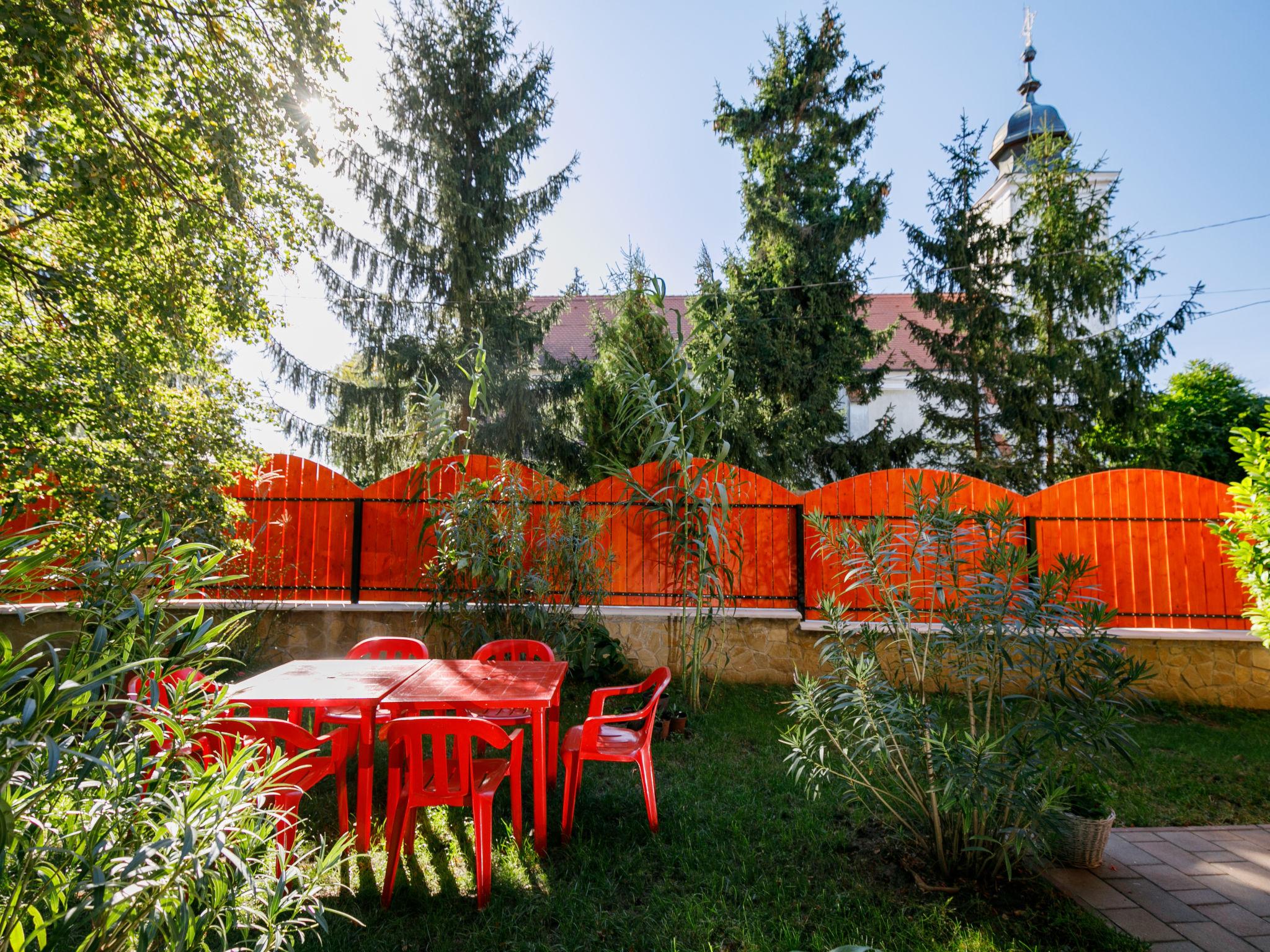 Foto 25 - Appartamento con 4 camere da letto a Balatonberény con giardino
