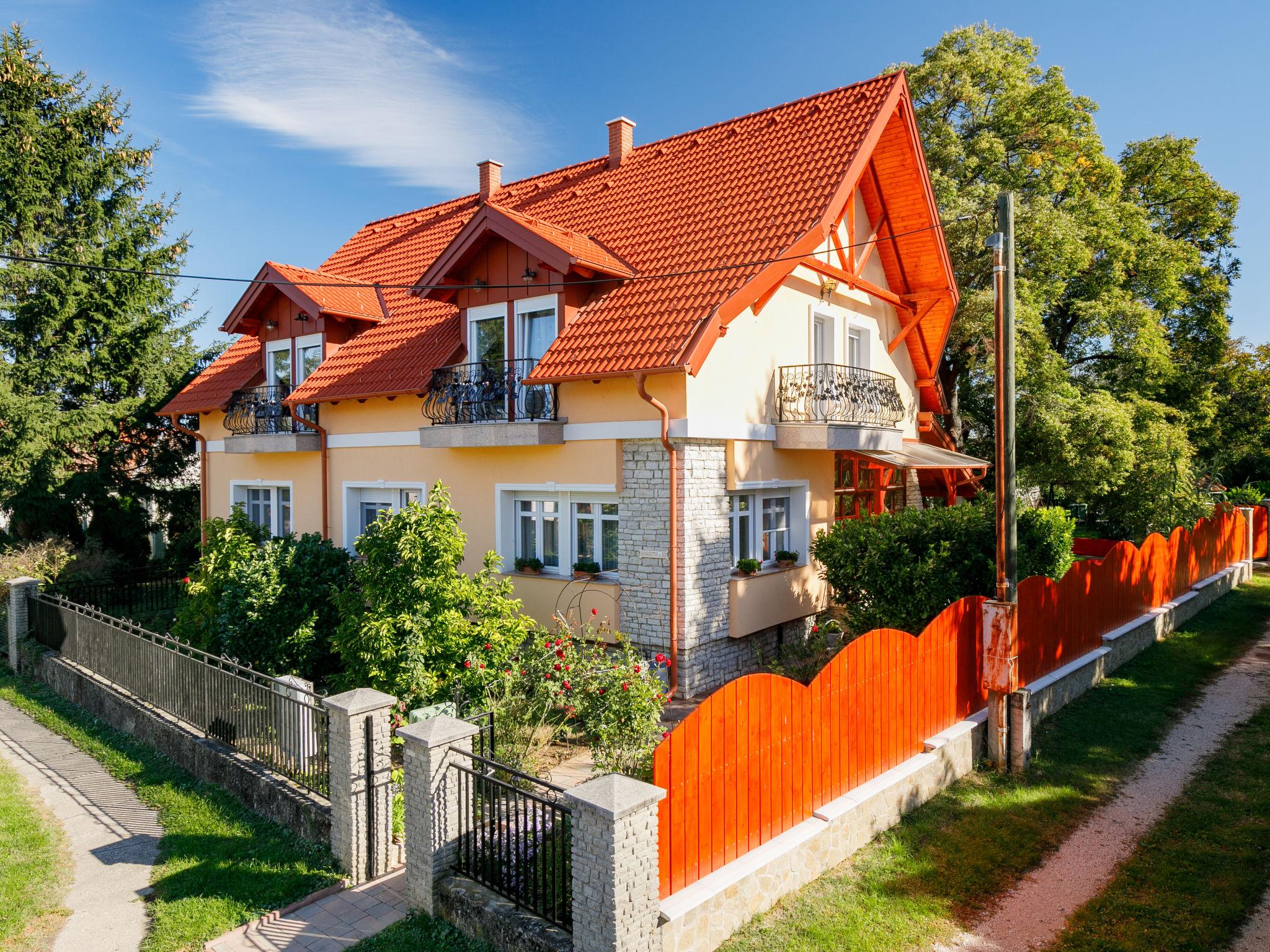 Foto 1 - Apartamento de 2 quartos em Balatonberény com jardim e terraço