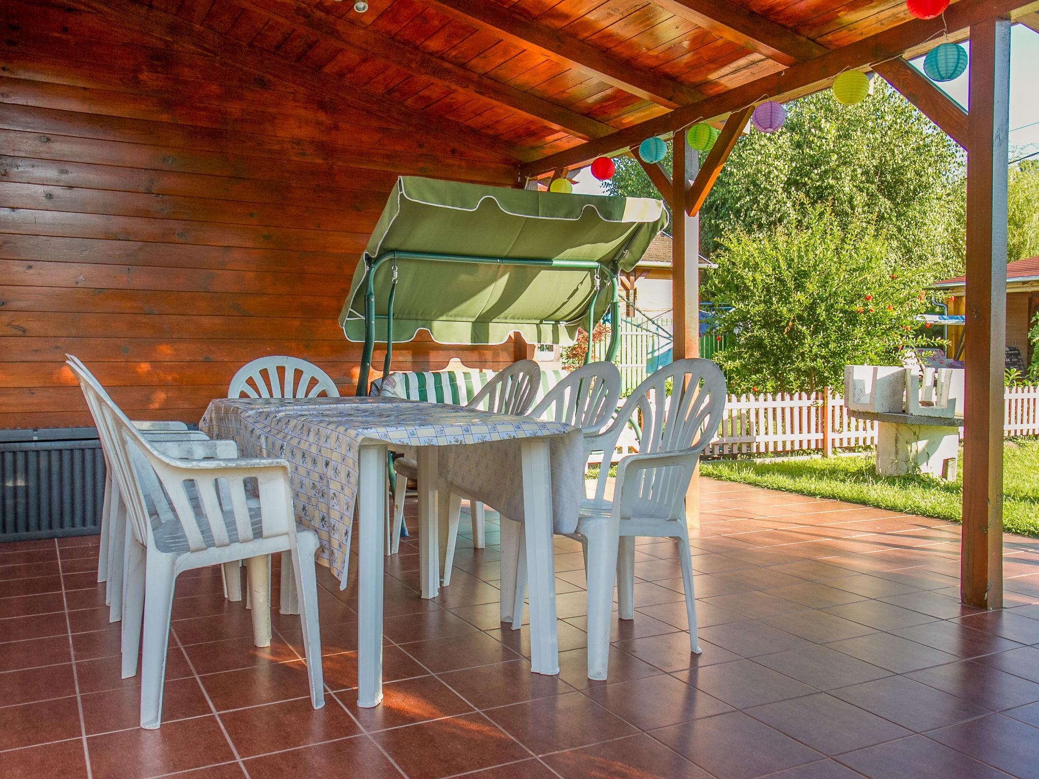 Foto 9 - Casa con 2 camere da letto a Balatonmáriafürdő con giardino e terrazza