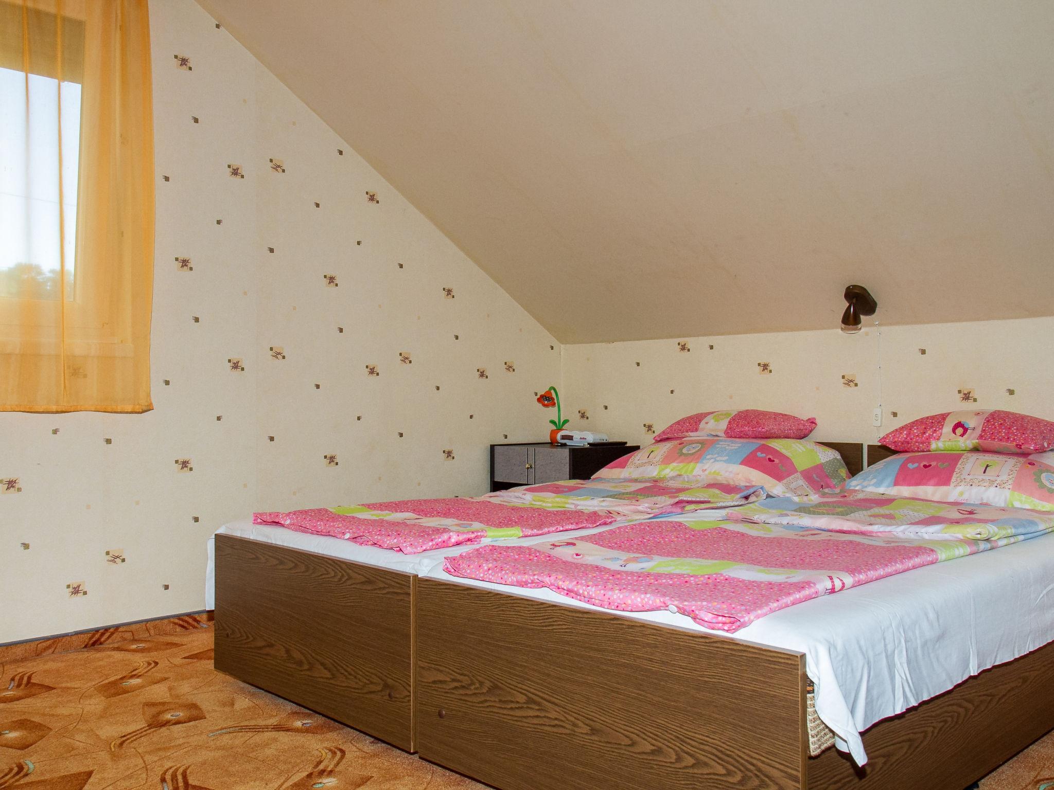 Foto 8 - Casa con 2 camere da letto a Balatonmáriafürdő con giardino e terrazza