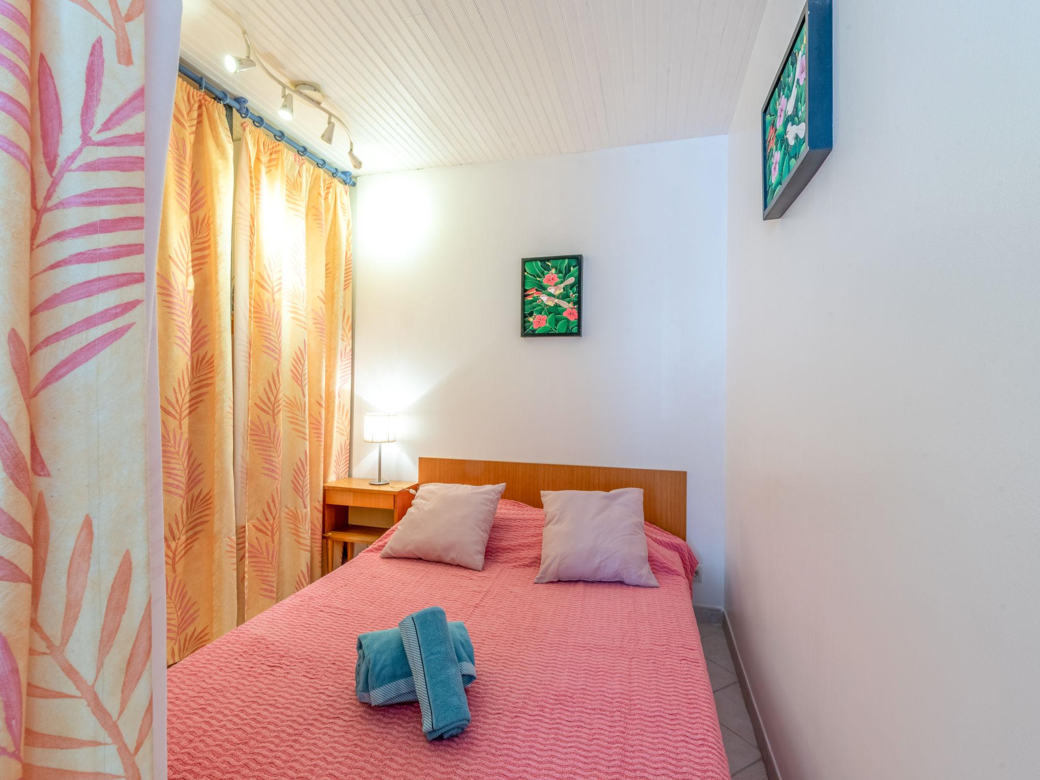 Foto 3 - Appartamento con 1 camera da letto a Le Grau-du-Roi con vista mare