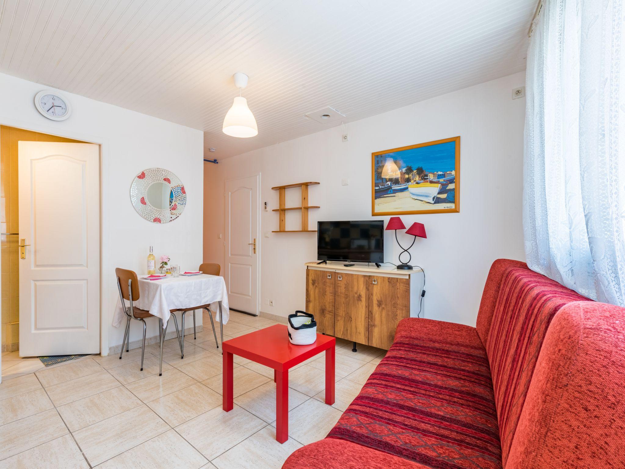 Foto 1 - Appartamento con 1 camera da letto a Le Grau-du-Roi con vista mare
