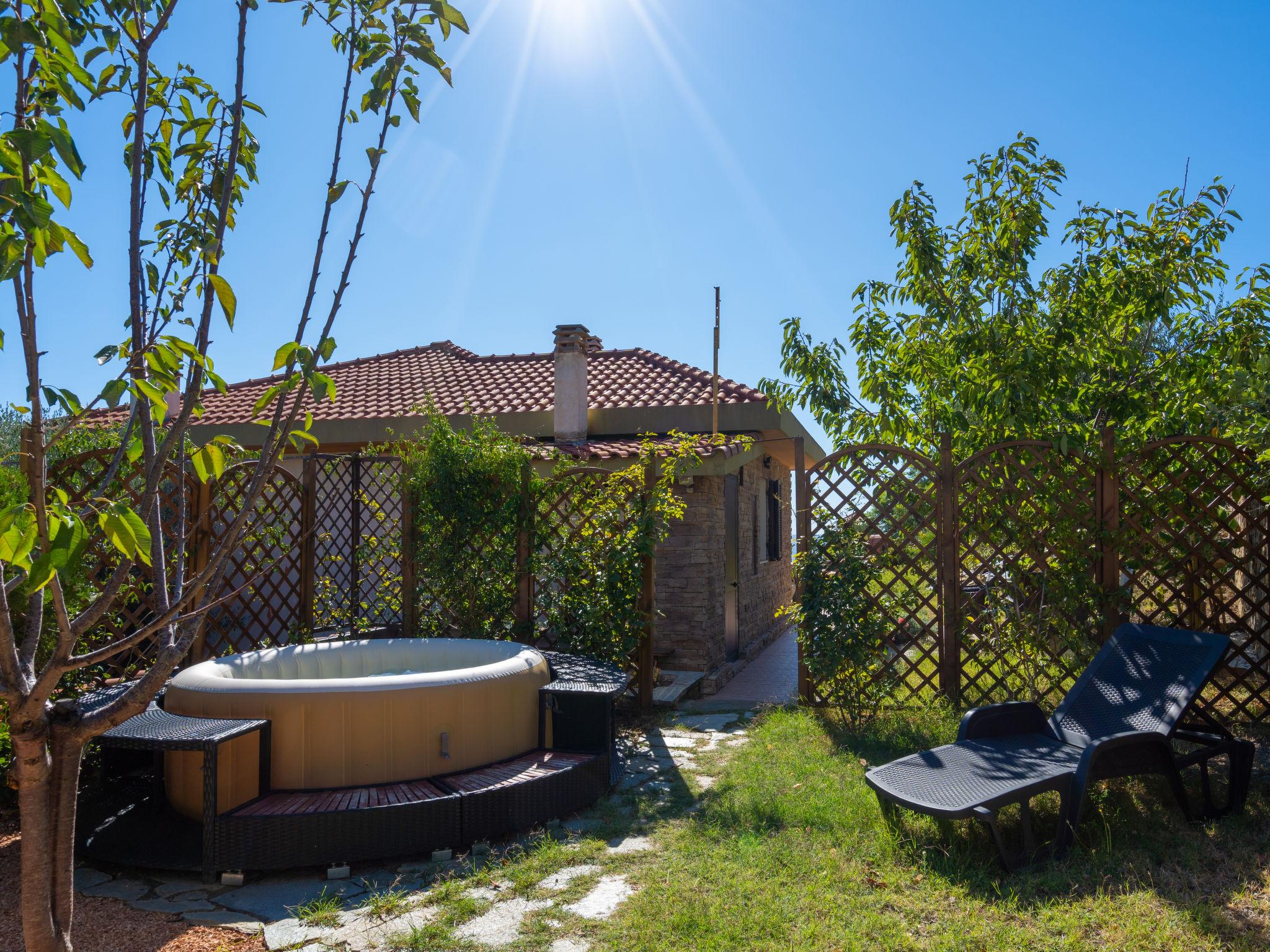 Foto 14 - Appartamento con 2 camere da letto a Sanremo con giardino e vista mare