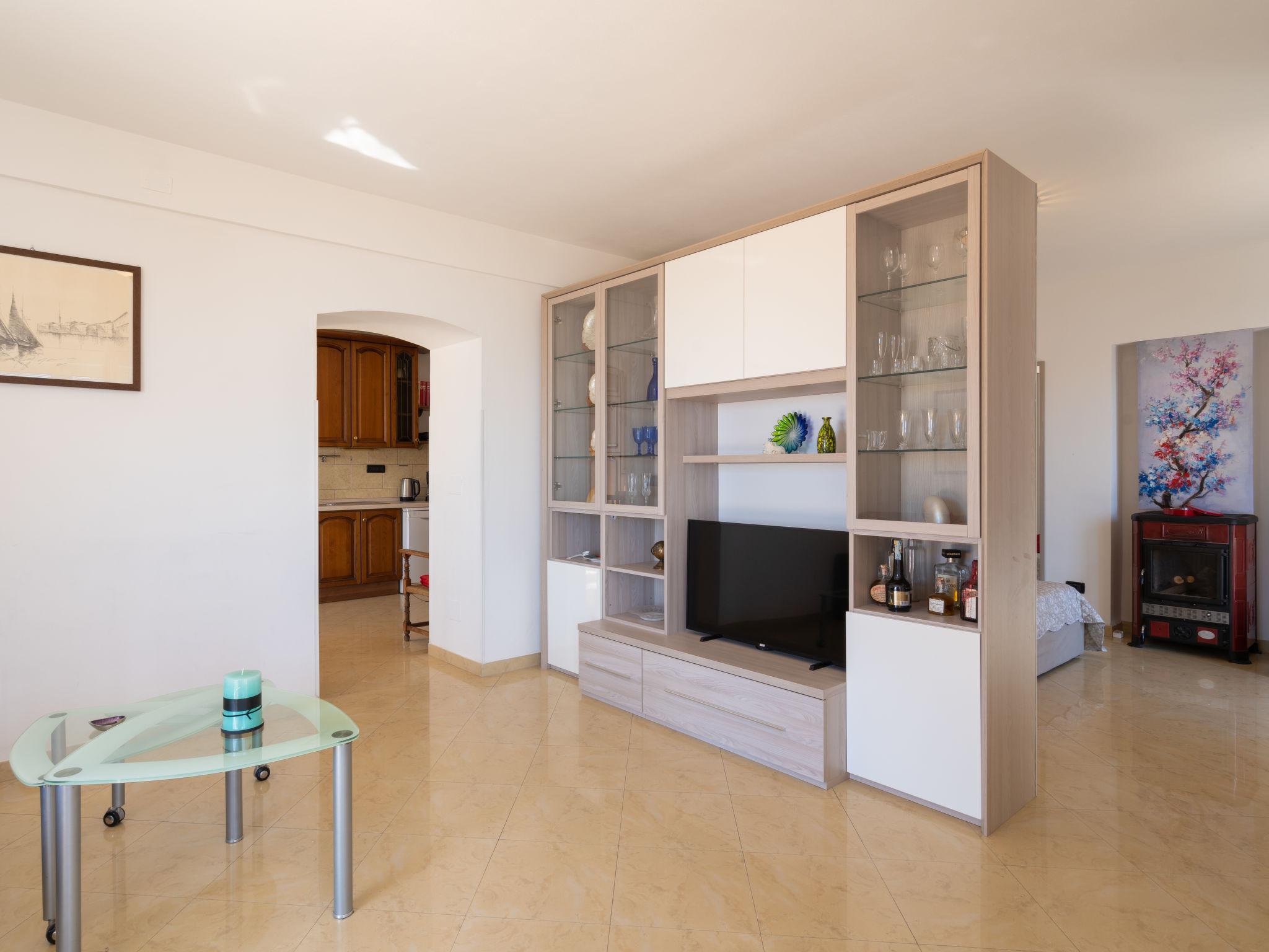 Foto 10 - Apartamento de 1 quarto em Sanremo com jardim e vistas do mar