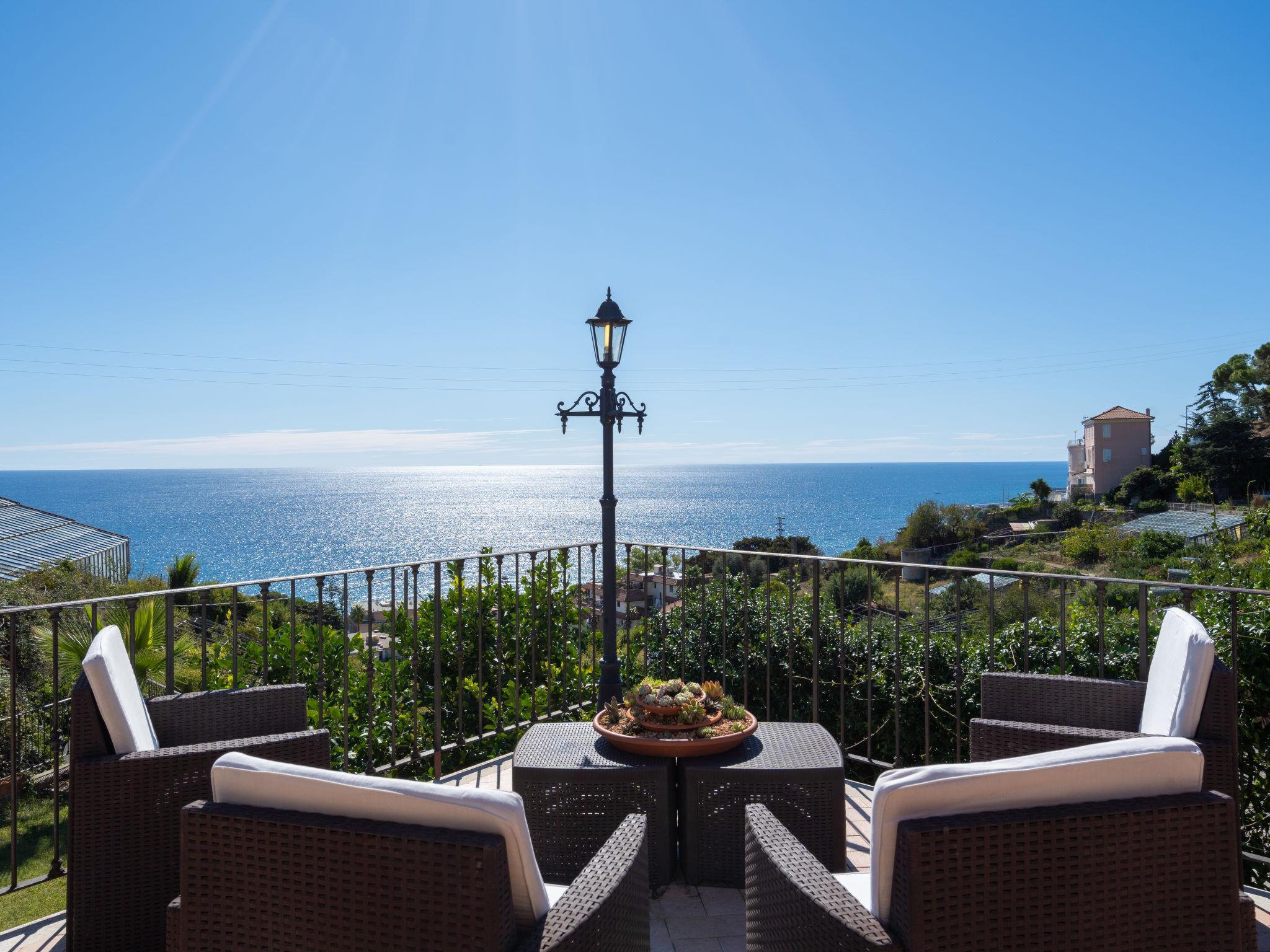 Foto 6 - Apartamento de 1 habitación en Sanremo con jardín y vistas al mar