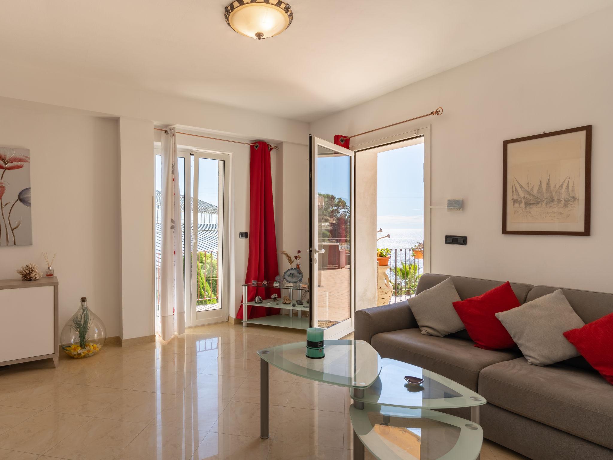 Foto 4 - Apartamento de 1 quarto em Sanremo com jardim e vistas do mar