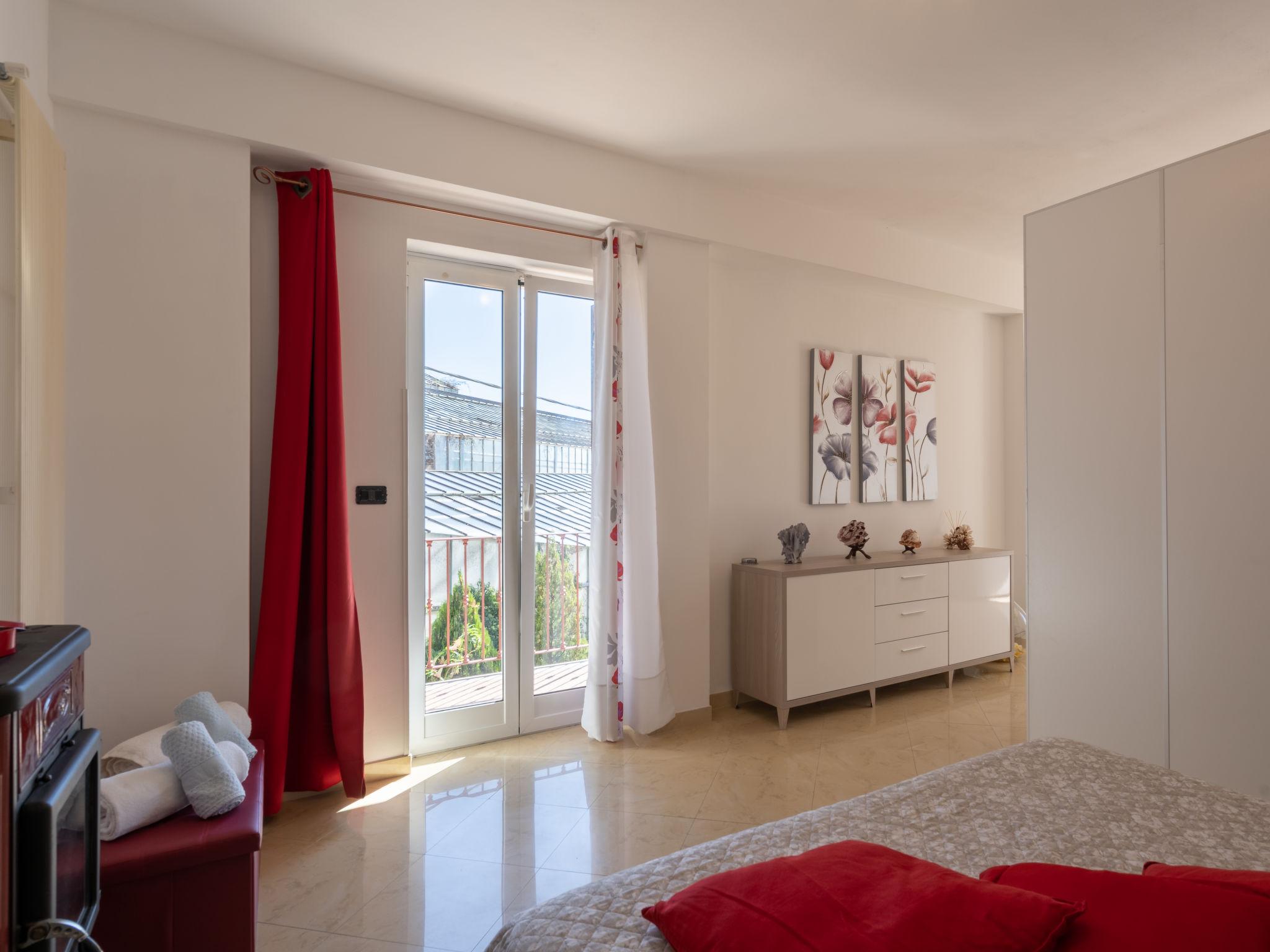 Foto 5 - Apartamento de 1 quarto em Sanremo com jardim e vistas do mar