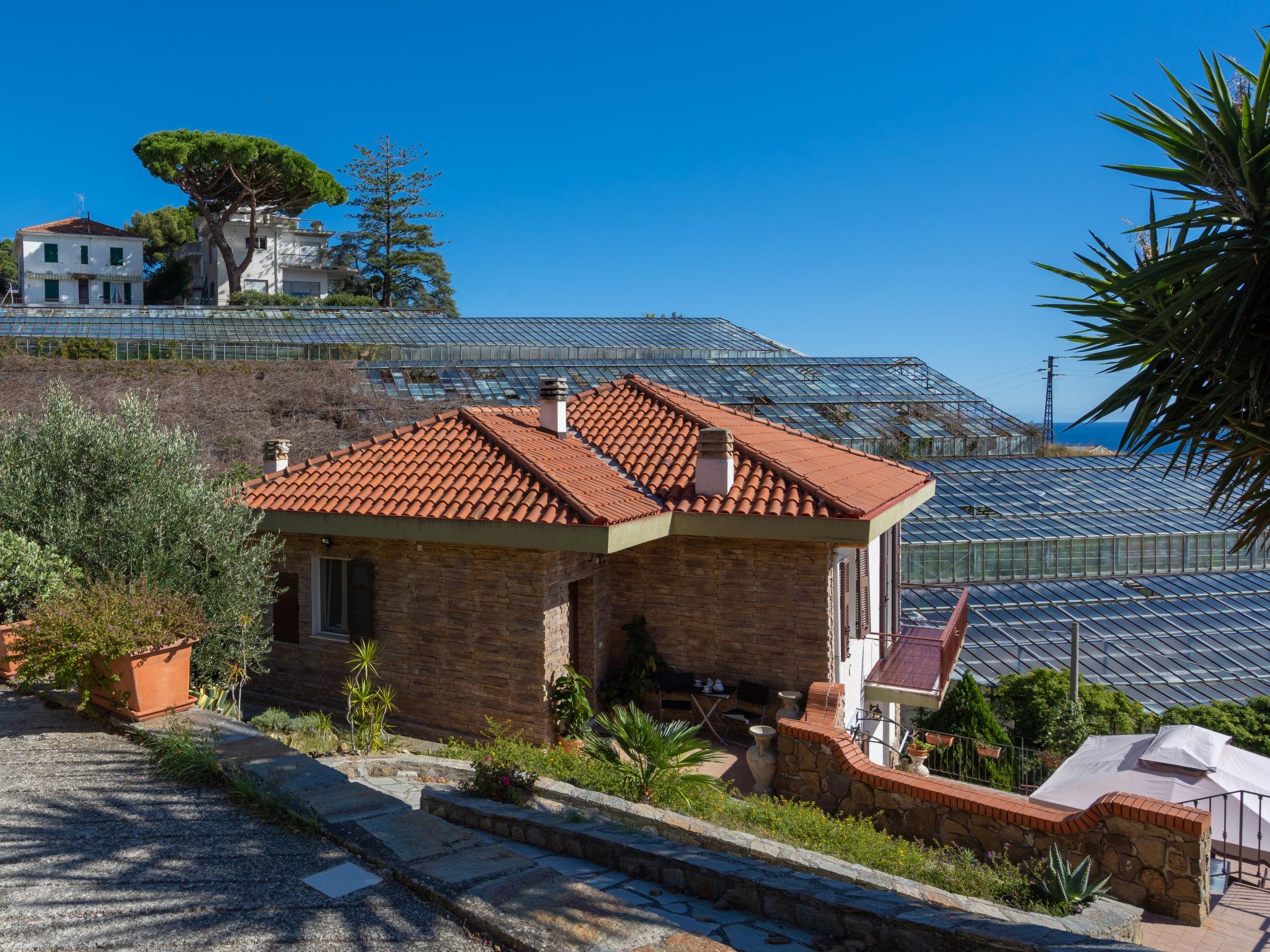 Foto 16 - Apartamento de 2 habitaciones en Sanremo con jardín y vistas al mar