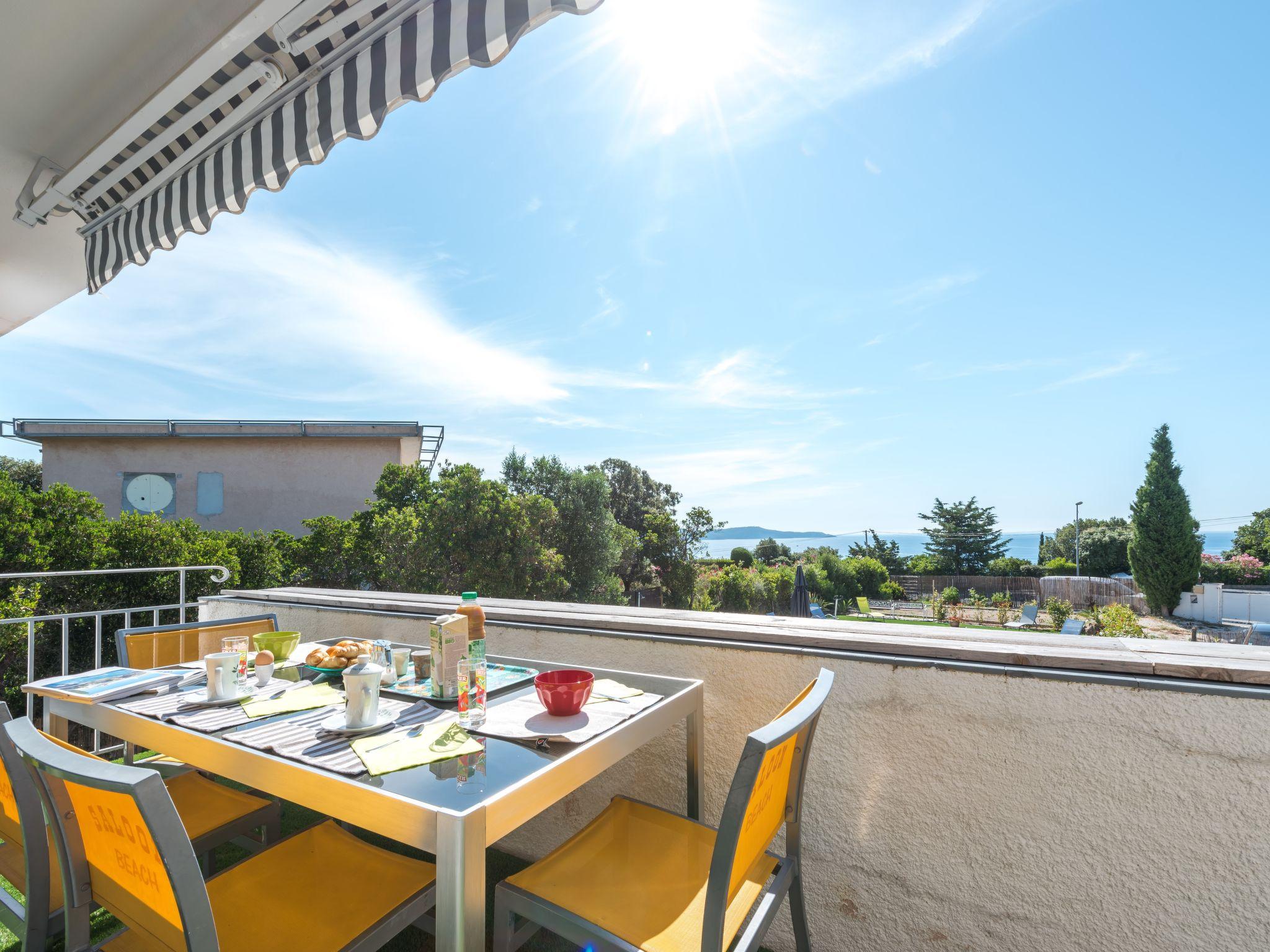 Photo 20 - Maison de 2 chambres à Cavalaire-sur-Mer avec piscine privée et vues à la mer