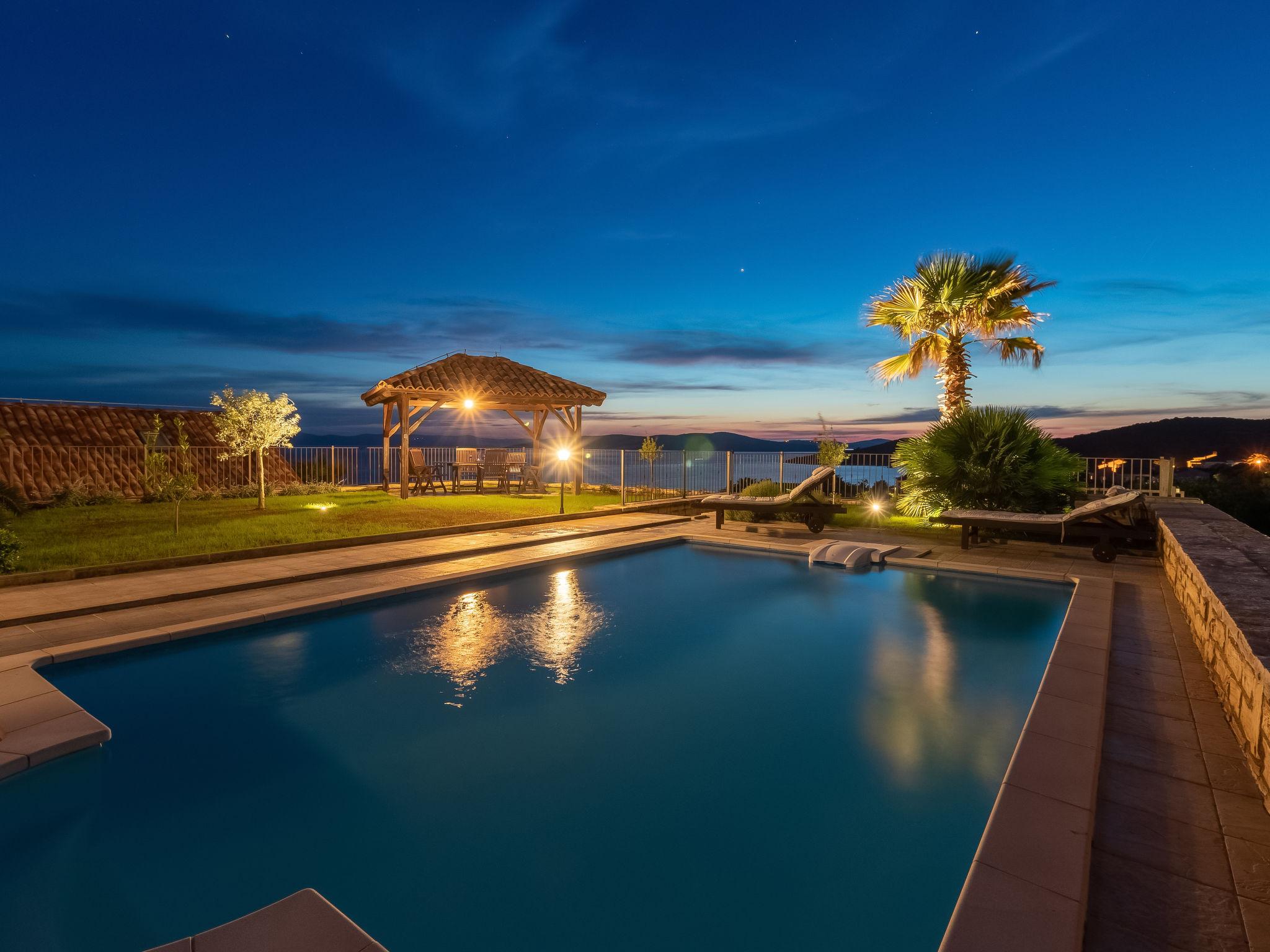 Photo 20 - Maison de 3 chambres à Preko avec piscine privée et vues à la mer