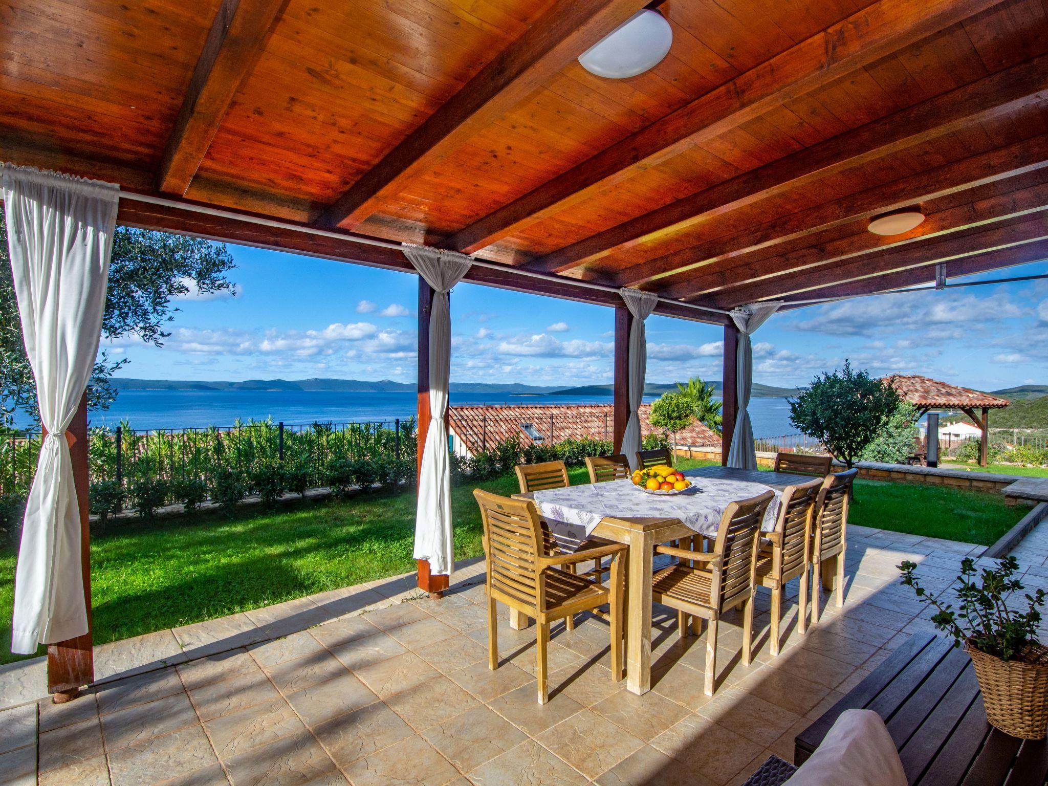 Photo 1 - Maison de 3 chambres à Preko avec piscine privée et vues à la mer